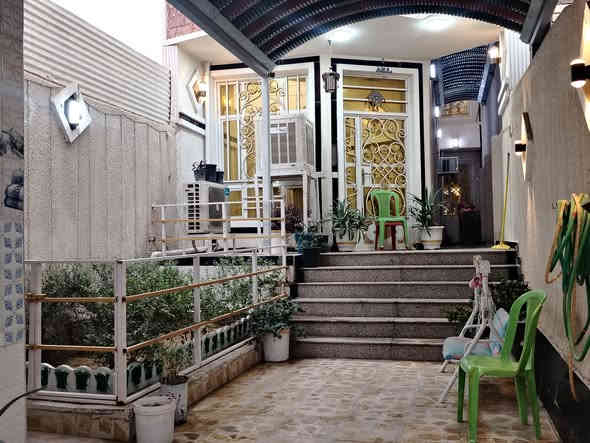 اعلان ………..📣📣
دار للبيع  في #بوب_الشام 
قرب اسواق المنتضر
🔴 مساحه150 طابقين
🟢ملاحظه البيت كامل مابي نقص 🟢
ـــــــــــــــــــــــــــــــــــــــــــــــ
البيت قريب على سوق فرع واحد
يبعد على شارع  العام٨ أفرع
ـــــــــــــــــــــــــــــــــــــ
( التعامل والتفاوض مع صاحب العقار حصرا )
مامتواجد فيس، لاستفسار ***********
