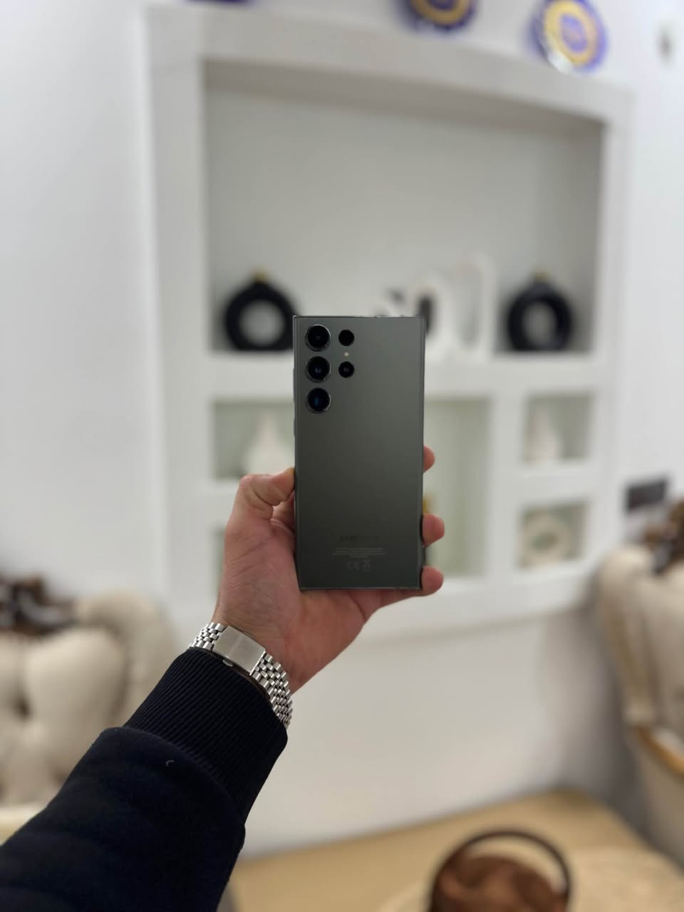 السلام عليكم 

للبيع Samsung S23 Ultra 
الذاكرة 256
الذاكرة العشوائية 12 
جهاز شاشة مكسورة فقط وما مأثرة على الجهاز نهائياً
ملحقاتة كارتون فقط 

للأستفسار / *********** النجف, العراق
