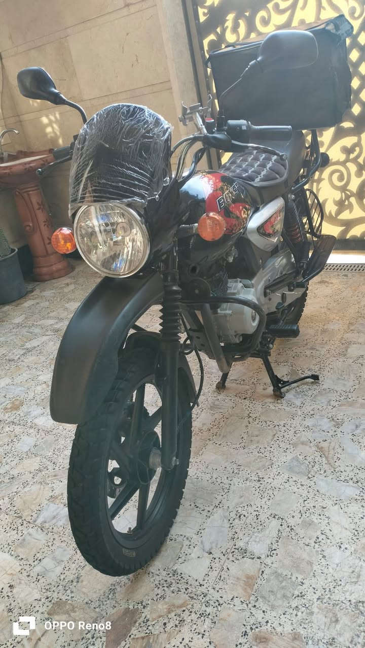 سلام عليكم بوكسر جديده فول الفول مديل 2023برغيً ما مفتوح بيها بعدها عل وكاله شركه دهن كله موتل دراجه ناعمه وجديده مثل ما موضح يمكم اوراق كامله مليون 1800وبيها مجال بسيطً   ***********
