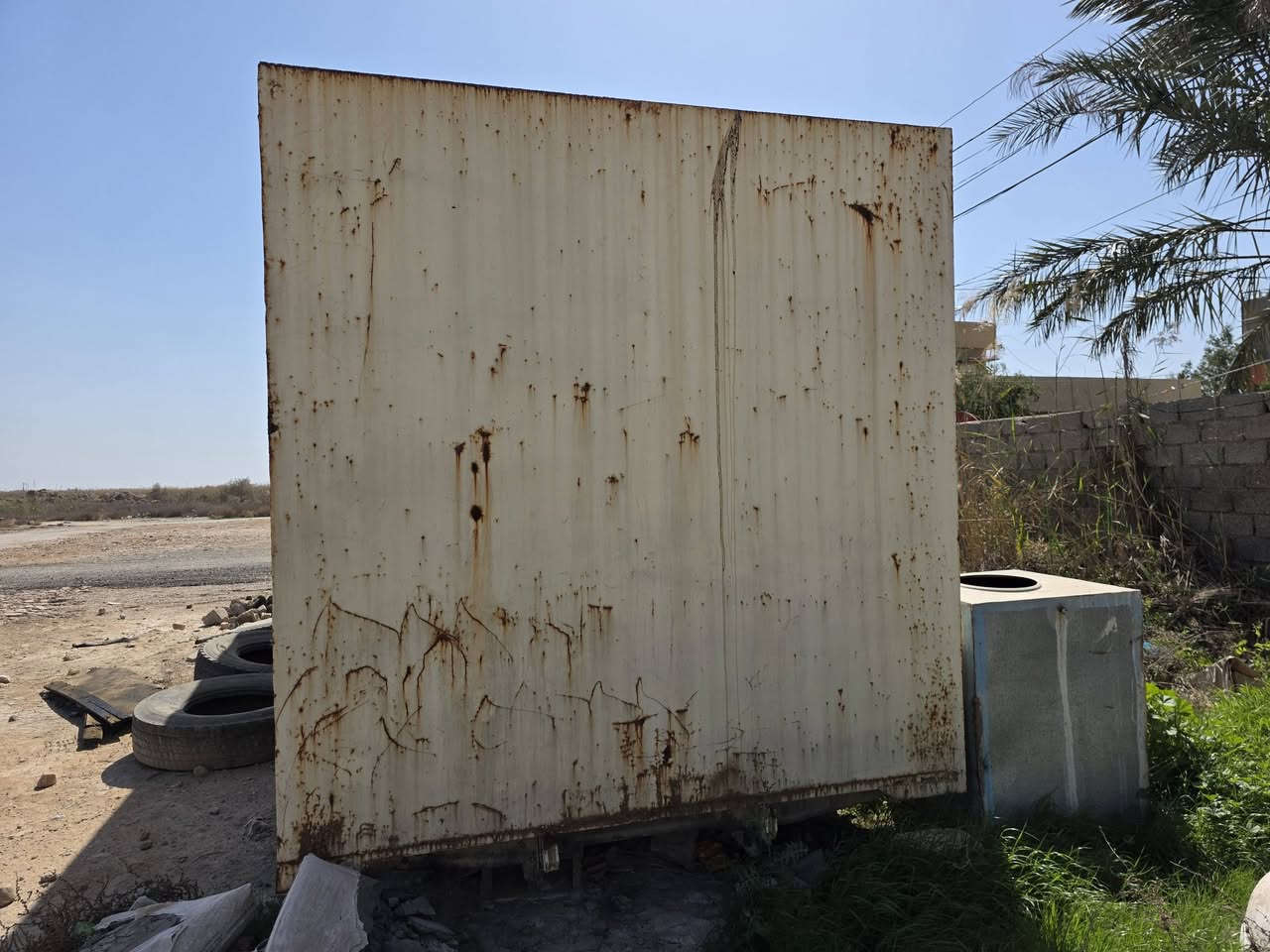 سلام عليكم  حاويه او كابينه البيع الاستفسار الوصال على الرقم هو***********
