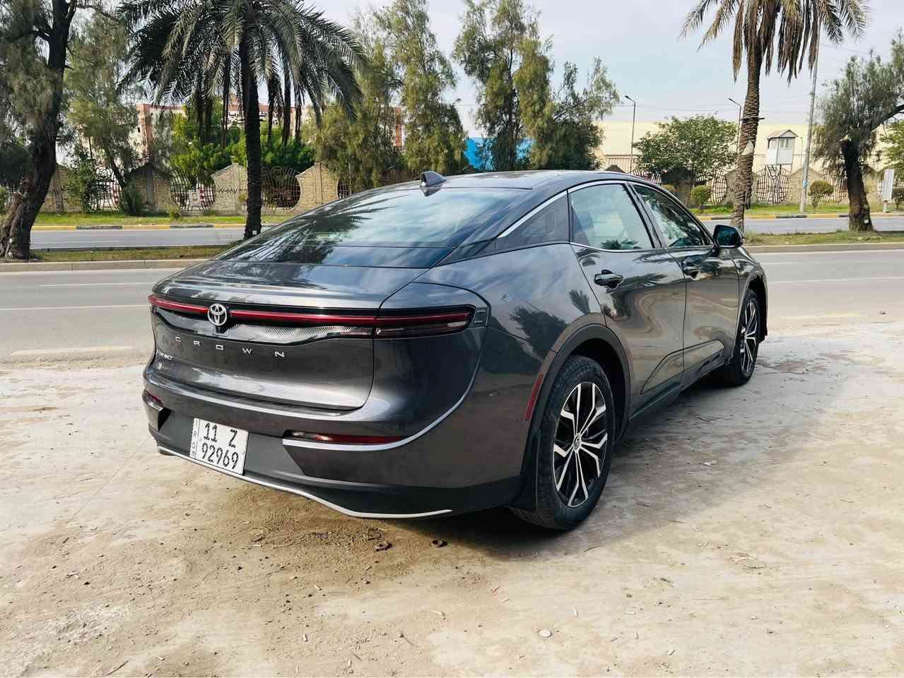 السلام عليكم 
انسب سعر كراون ب 205 ورقه 
كراون موديل 24 ياباني اصلي 🚗
وارد امريكي 🔺
مرقم بغداد 
فقط وماكو هيج سعر ⚡️
ماشيه 10 mi فقط 
هايبرد & بانزين 
حادثها موضح ب الصور 
بيها صبغ جاملغات اماميه وبنيد ونص من القماره بدون اي دواخل لا شواصي لا لغود راديترات البلاديه .
نقصها لايتات 
للاتصال او المراسله ☎️
*********** بغداد, العراق
