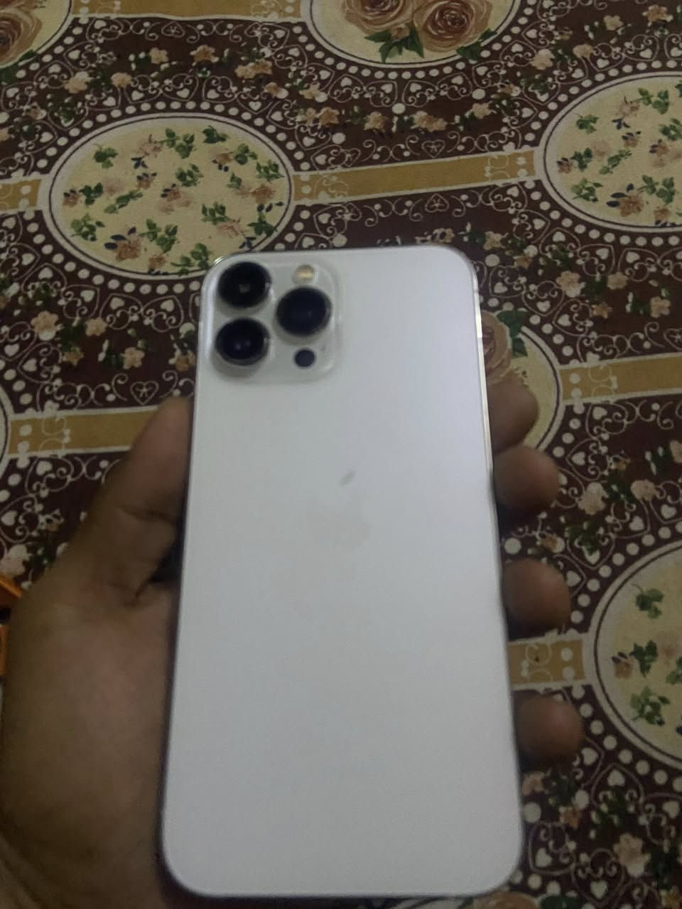 السلام عليكم آيفون ١٣ برو ماكس ذاكرة ٢٥٦ جهاز نظيف الشاصي مآبي اي شخط بس مبدل كامرة (للبيع أو مراوس) السعر (٦٠٠)   ***********
