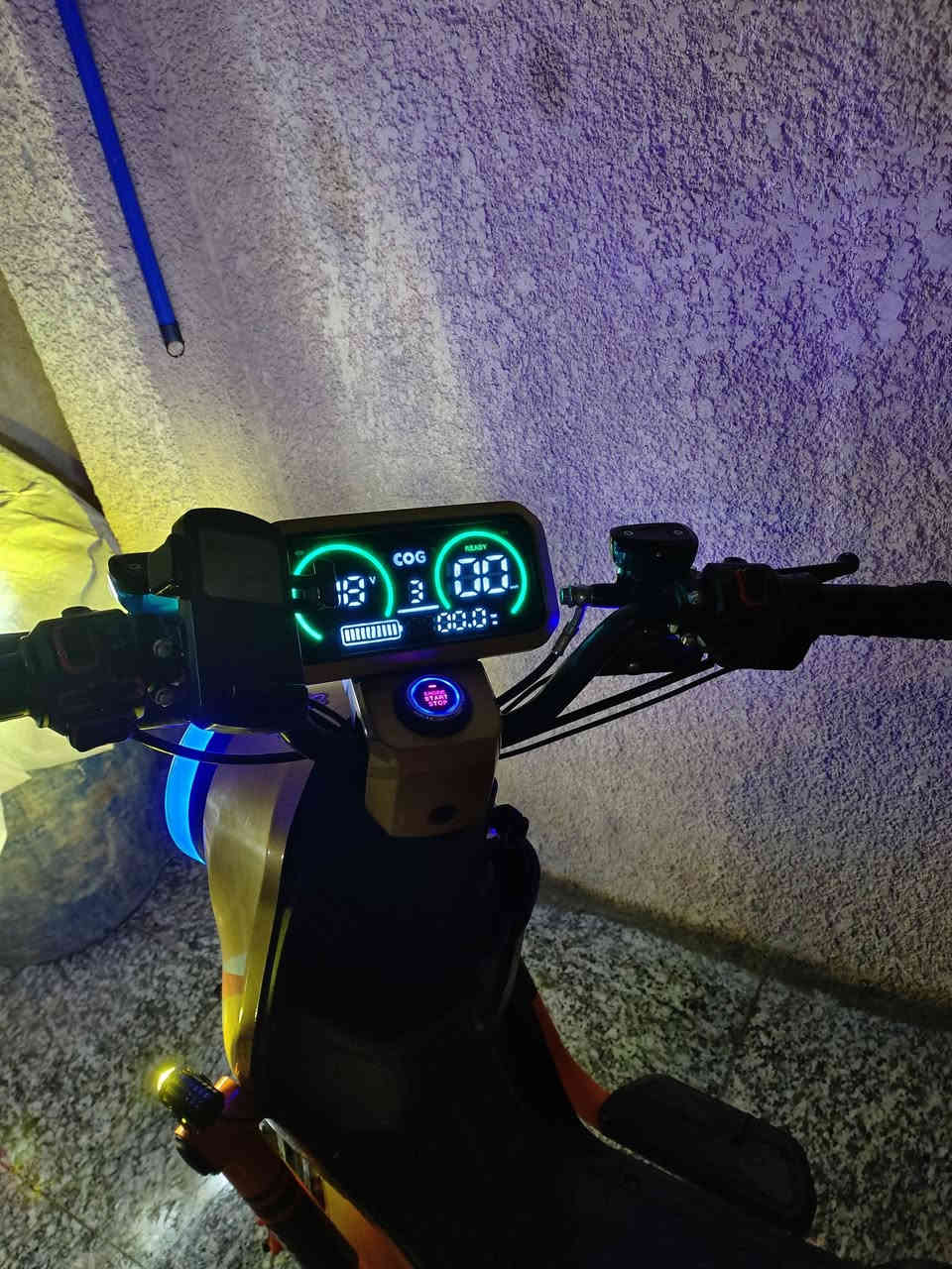 السلام عليكم ورحمة الله وبركاته
باسكل شحن جديد للبيع 2025
مستخدم اسبوع واحد فقط 
مكان: كربلاء 
الحجم  20
الون : اصفر مميز 
الون الويل :اسود :مميز
المواصفات 
السرعه :99 حقيقية
يعمل بنضام 4سرع
جهاز إنذار :عند السرقة
قفل التاير الخلفي
قفل السرج : او البطارية 
ويل كب.
بطاريات 5جدد 60A....... 12V
بايدر مساعد :وايضا يشحن البطارية
تيرات :جوبلس
دواسات دبلات :6 :2 أمامي :4 خلفي
اشاير يمنه يسره دبل اشارة 
لد :نهاري
لد :ليلي
لد :ليلي :إضافي
لد :خلفي 
مفتاح 🔑 و بصمة 
شاشة تقرأ :العطلات :والسرعة :والكيلو متر:وشحن البطارية.
وغيرها من المواصفات
السعر 525وبي مجال 

لاستفسار خاص او علـّۓ. الرقم اسفل
***********
