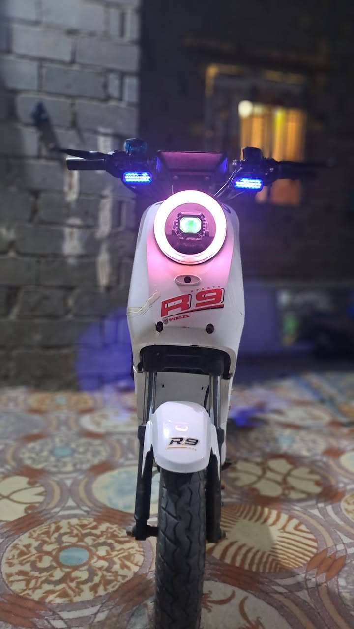 دراجه شحن نوعيه R9 دراجه نضيفه سعر دراجه 300 الف بيه مجال بسيط للتواصل رقم *********** مكاني البصره قضاء المدينه ابو غريب
