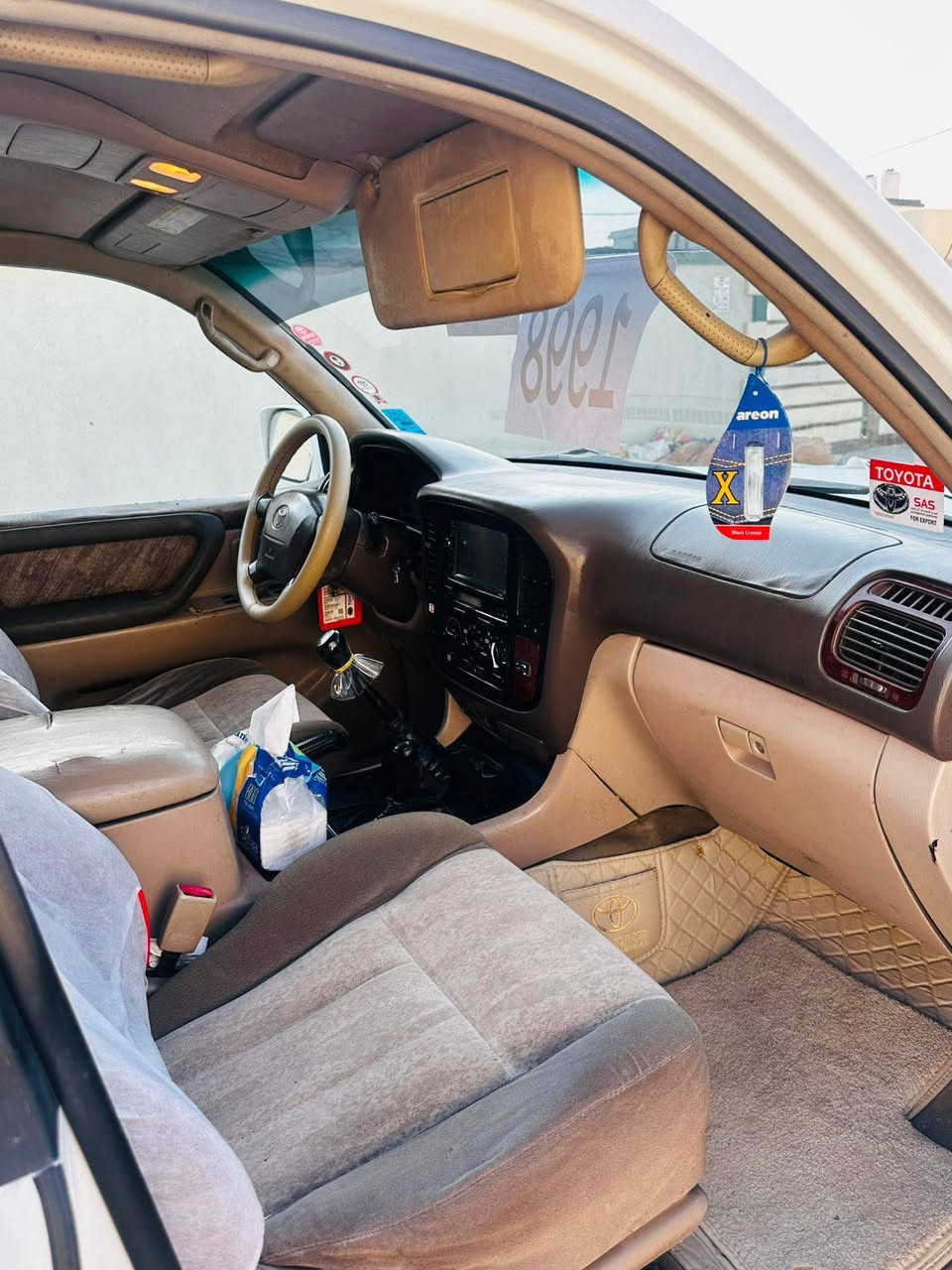 سيارة لاندكروزر موديل 1998
محرك 8سلندر
كير عادي 
رقم نجف مميز 
السيارة محولها بأسمي 
مداور ثاني يوم
مكان السيارة نجف
السعر 135 بيها مجال 
للاستفسار الاتصال على الرقم 
*********** النجف, العراق
