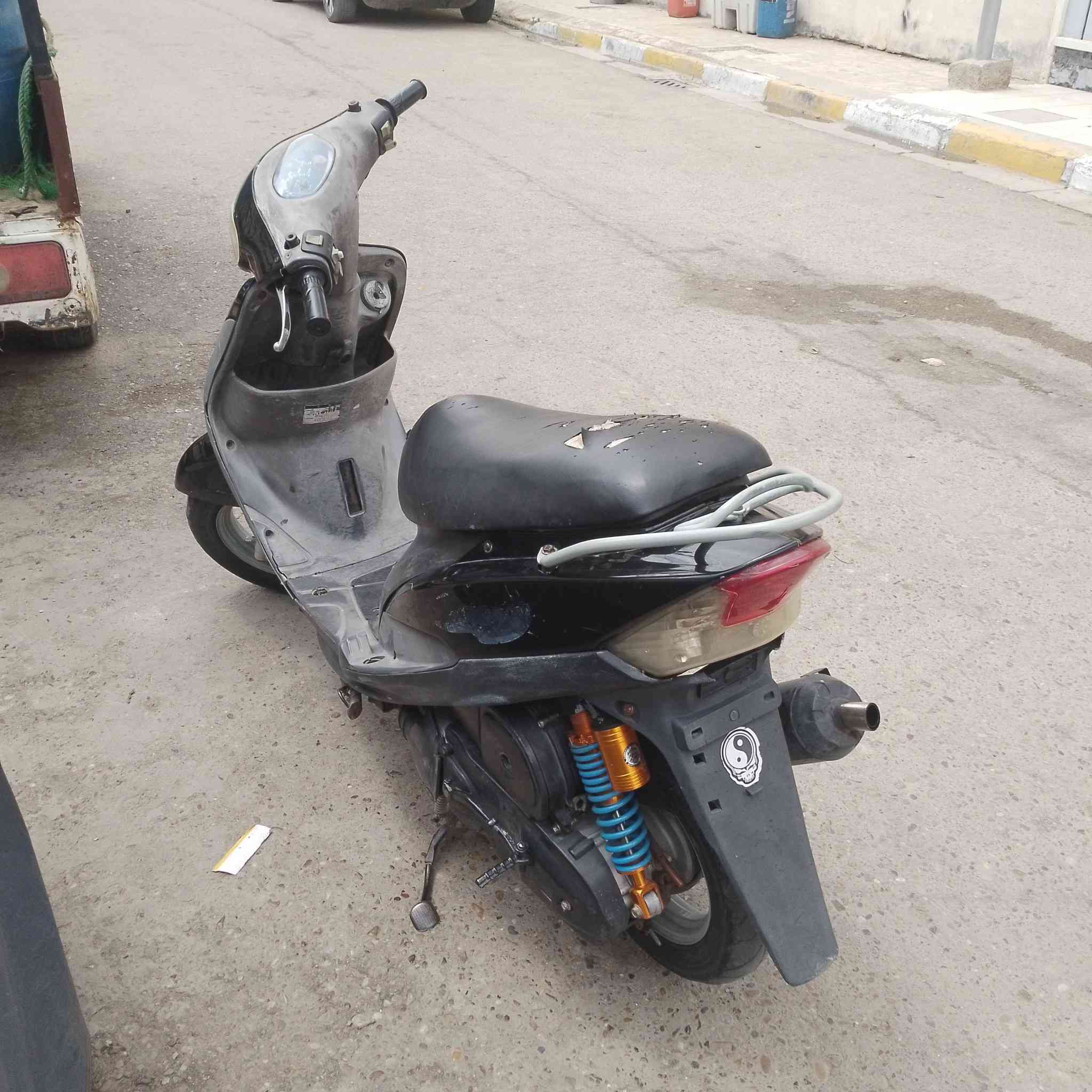 السلام عليكم دراجه للبيع كفاله عامه ما عدا بها شويه تبخيط عنوان بغداد الشعب 
رقم الهاتف ***********
