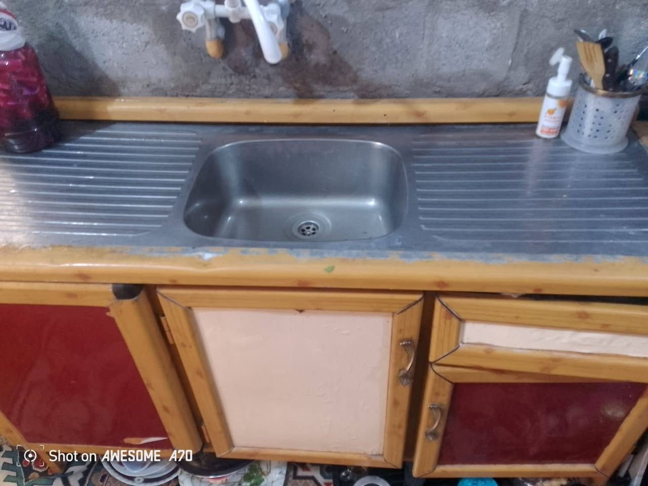 كاونتر نضيف طول مترين ونص  وسنك متر وستين سعر250مكاني حي الحسين جديد شارع ابو بخيت سايدين***********
