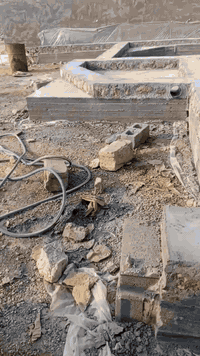 بسم الله مستعدون لتكير الأسطح وتزفيت الأساس عن الرطوبه وتكير احواض الم...