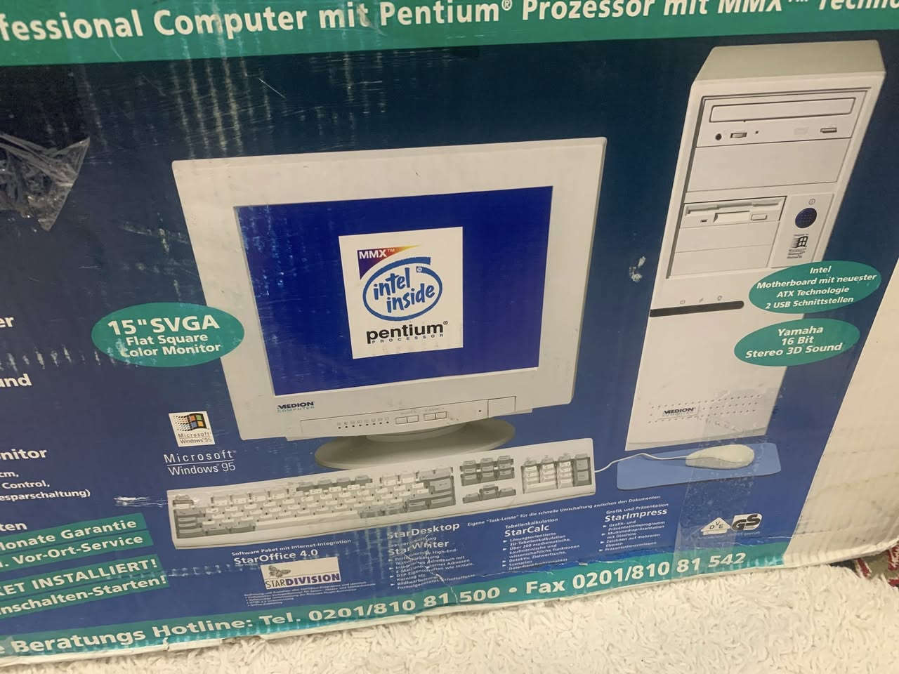 قطعة نادرة جداً في العراق والشرق الأوسط
يوجد جهاز واحد فقط من هذا النوع في كل العراق والشرق الأوسط.  
ومن النادر جداً العثور على هذا الجهاز اليوم، حيث يُعتقد أن أقل من 50 جهازاً فقط ما زال موجوداً في العالم.  

كمبيوتر MEDION Pentium MMX الكلاسيكي من التسعينات، بحالة ممتازة مع الصندوق الأصلي والتغليف.  

الجهاز كامل مع جميع القطع الأصلية:  
الشاشة، الكيس (البرج)، لوحة المفاتيح، الفأرة، مع التغليف والصندوق الأصلي.  

المواصفات:  
• معالج Pentium MMX بسرعة 166MHz  
• ذاكرة RAM سعة 32MB  
• قرص صلب 2.1GB  
• قارئ CD-ROM  
• محرك أقراص مرنة (Floppy)  
• شاشة 15 بوصة SVGA  
• نظام Windows 95  

قطعة مميزة لهواة جمع الأجهزة الكلاسيكية (Retro Computers) وفرصة نادرة لامتلاك جهاز كامل من حقبة التسعي


**إذا كنت صاحب هذا الإعلان وتريد حذفه لأي سبب، رجاءا أرسل رسالة إلى الدعم الفني**