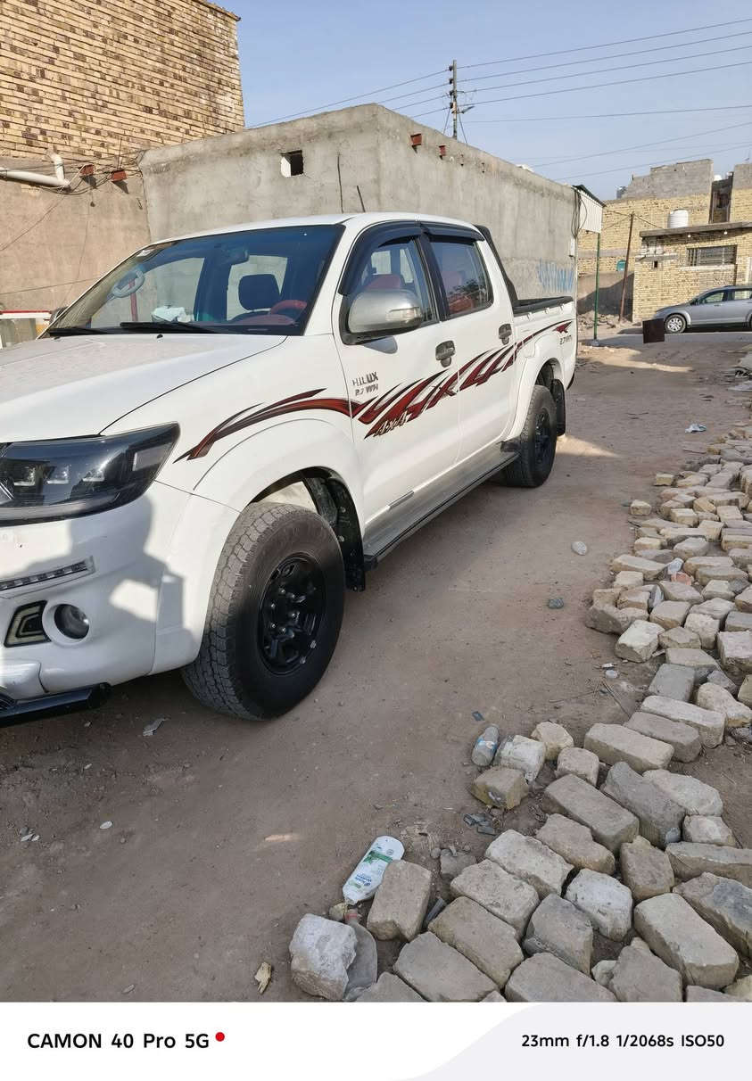 فور ويل موديل 14 اوتماتيك رقم ميسان باسمي سياره تخم تاير كهربائيات كلها شغاله تدفه تبريد دوشمه جلد جديده حداديه كلها جديده السيارة بيها تجيه موضحه بالسونار  الاتصال هذا الرقم ***********
