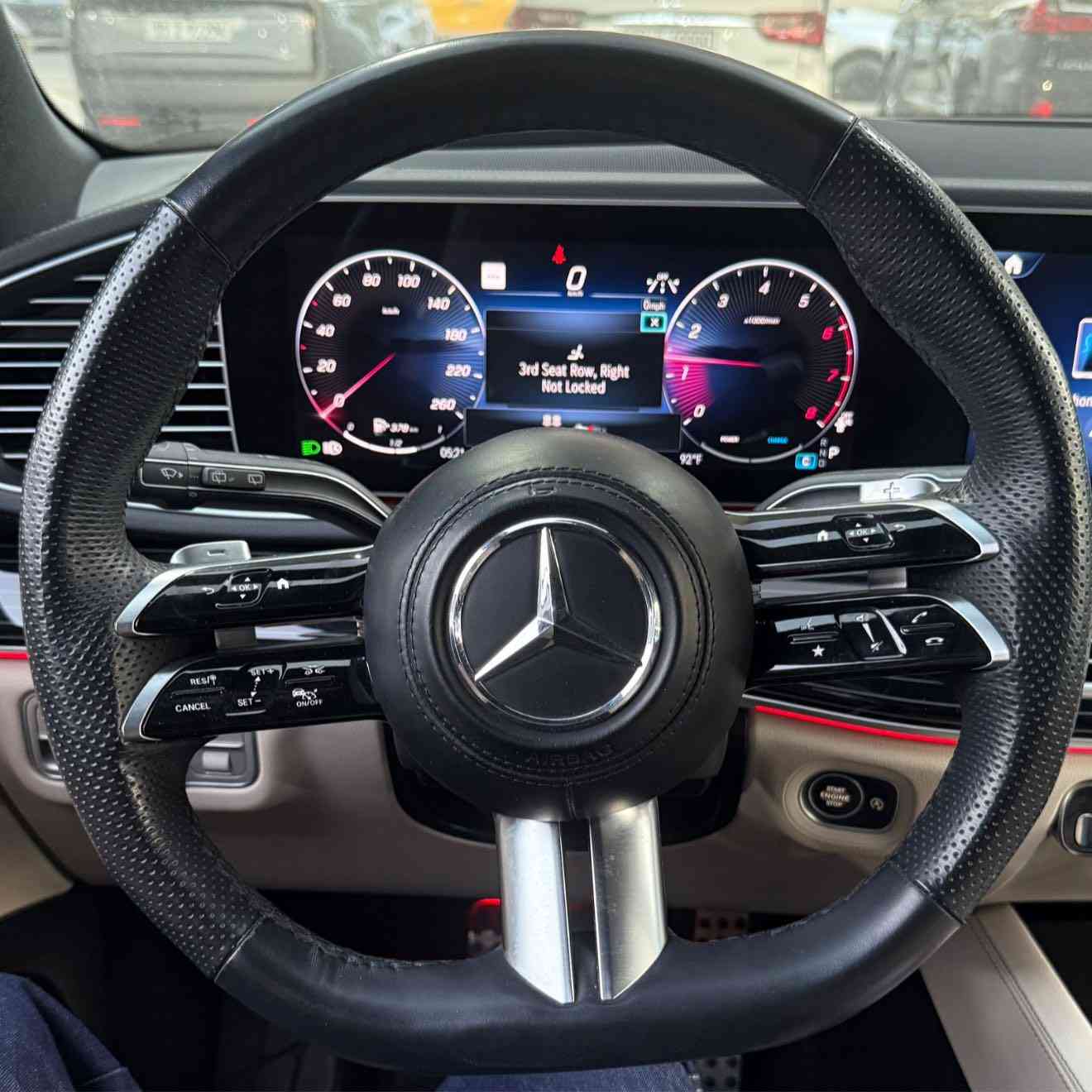 _ النوع: [ MERCEDES-Benz Gls ]
_ الموديل: [2024]
_ المواصفات: [v6– شاشة – كاميرا خلفية - ابل كار بلاي – بصمة - صندوق كهرباء -…]
_ الكيلومتر: [27,000كم]
_الضرر 2 قطع [مصبوغ شبر بالبنيد كلير ربع البنيد و الجاملخ الامامي الايسر مبدل اصلي ومصبوغ ] 
_ الموقع: بغداد – الكرادة
_ للاستفسار: ***********
