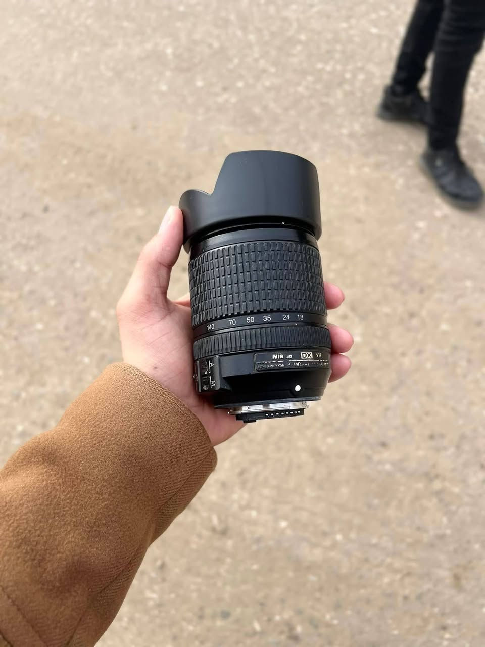 كاميرا 7200 مع كامل ملحقاتها 
كاميرا ٧٢٠٠ نيكون
مع عدسة١٨-١٤٠ و جنطه و كراب و شاحنة وبطارية وحزام
السعر 500 الف وبيها مجال تفضل خاص او اتصل ***********
