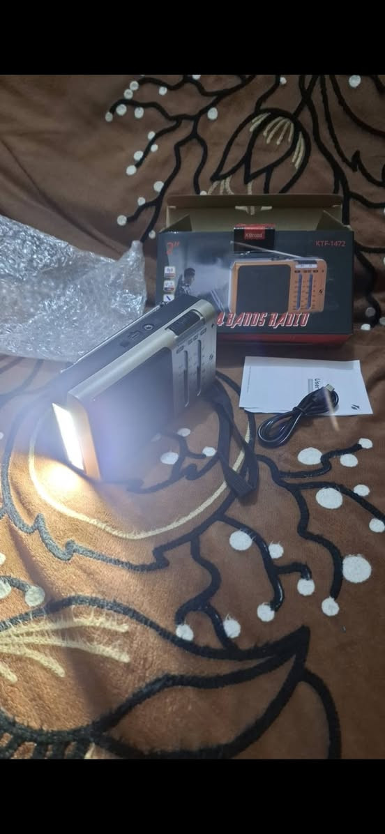 السلام عليكم اخواني راديو صغير جيبي جديد بالكارتون اربع موجات مع FM مع كيبل شحن ويشتغل بيه لايت جانبي السعر ٢٠ الف الاتصال ***********
***********
