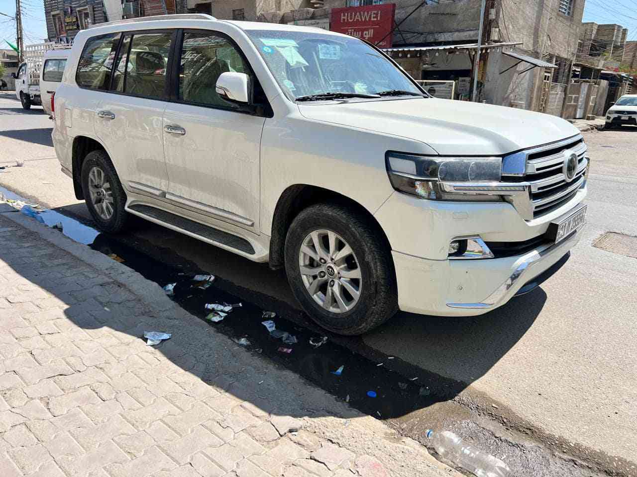 لاندكروز  2018 جكساره GXR باب اول 
 وايت ادشن رقم بغداد مميز
 بيه باب السائق صبغ و بيها مكانين تعديل بارد
السونار موجود بل صور
سياره جاهزه بدون اي نقص حداديه مكينه كير كلها جاهزه 
رقم بغداد مميز 
السعر 440  ورقة
مكانها بغداد الاعلام

رقم صاحب سيارة ***********
