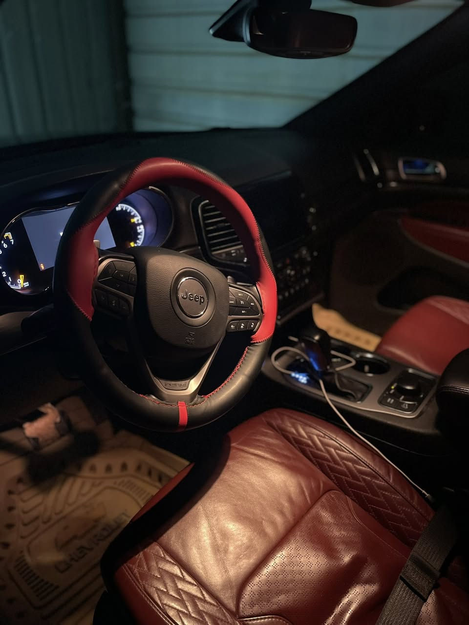 للبيع أو المراوس حسب القناعة
🚘 جيب S موديل 2022 خليجي وكالة
✅ مكفولة كفالة عامة
✅ ممشى 72 ألف حقيقي
✅ محرك 3600cc
✅ فور ويل 4×4
✅ رقم أربيل (هزة + سنوية + فحص جديد) وتحويل مباشر

فول مواصفات S:

* رادار أمامي وجانبي (نقطة عمياء)
* سياقة آلية مع تحديد المسار
* دبل سلايد بانوراما
* تشغيل عن بُعد
* شفتات ستيرن
* جنطة كهربائية شفط
* دبل إكزوز خلفي
* حساسات أمامية وخلفية
* بصمة تشغيل وبصمة أبواب
* سستم صوت Alpine بـ 12 سماعة
* مقاعد جلد أصلية كهربائية (تدفئة + تبريد)
* ذاكرة مقاعد 3 وضعيات
* تدفئة للمقاعد الخلفية
* ستيرن كهربائي مع تدفئة
* نظام ملاحة وخرائط
* كاميرا خلفية أصلية
* مرايا شفط وقلاّبة مع R
* داخلية بلاك ملكي
* كشافات زينون وإضاءة LED

✨ السيارة نظيفة جداً واستعمال راقٍ، وحالتها على الواقع أجمل من الصور.

📍 الموقع: ديالى
💰 السعر: 335 وبيها مجال للجادين بعد المعاينة


**إذا كنت صاحب هذا الإعلان وتريد حذفه لأي سبب، رجاءا أرسل رسالة إلى الدعم الفني**