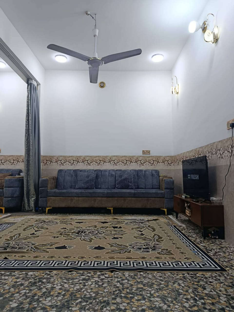 سلام عليكم بيت ٧٠ متر للبيع
طابق واحد  يتوفر جميع الخدمات  عرض الشارع ١١ متر طابو  سند ٢٥  العنوان كربلاء حي السيدة رقية مقابل اسواق برتقالة قرب مستشفى الكفيل. قريب جداً عن شارع الزوار يصلح حسينية او سكن  يبعد ١٠ دقائق عن الامام  الحسين (ع) للاستفسار الاتصال على الرقم ***********
