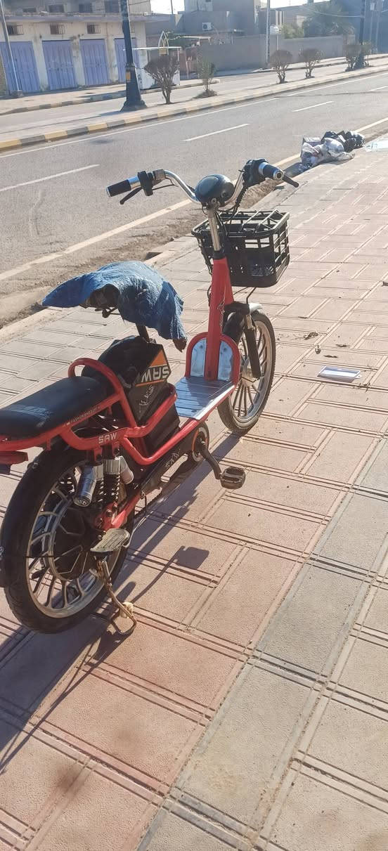 السلام عليكم بايسكل شحن للبيع كامل مانقص اي شي لايت شغال بك لايت شغال اشاير اربع نمر تبديل بصف السكليتر البايسكل عوزة بس بطارية الان شوي ضعيفة ويراد تبديل 300 وبي مجال العنوان واسط قضاء الاحرار رقم ***********
