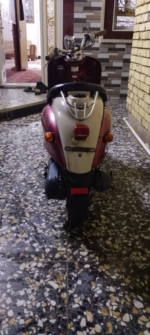 مصريه فحل قفل اكسن خطين دراجه نضيفه وكهربائيات شغاله.  سلف هندر. قفل جنطه دبلات كله شغال.مكينه ناعمه شلعه قويه  كفرات اصليه. السعر 275 مكان ناصريه. ***********
