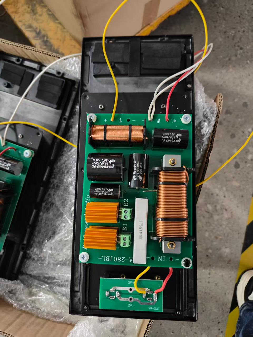 يالله
اللهم صل على محمد وال محمد 

النوع RCR الموديل 715 الواط 750 واط 

كل التفاصيل داخل الفديو 

ملاحظة الورقية الي بداخل الاسبيكر 

هية ماركة ديرويل ( Derwel) 

تكدر تستفسر اكثر من موقع الشركة الخاص 

للاستفسار اكثر اتواصل خاص 

او واتس اب على الارقام التالية 

***********

***********

المنتج بي ظمان صيانه فعلي 

والسعر للزوج الواحد راح يكون 650 الف فقط
