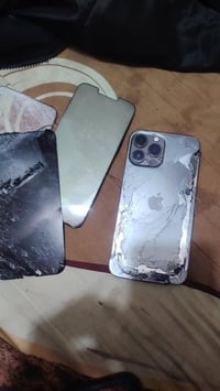 ايفون13بروماكس ذاكرة256 بطارية90 شرق اوسط مثل ماموضح يمكم مكسوره الشاش...