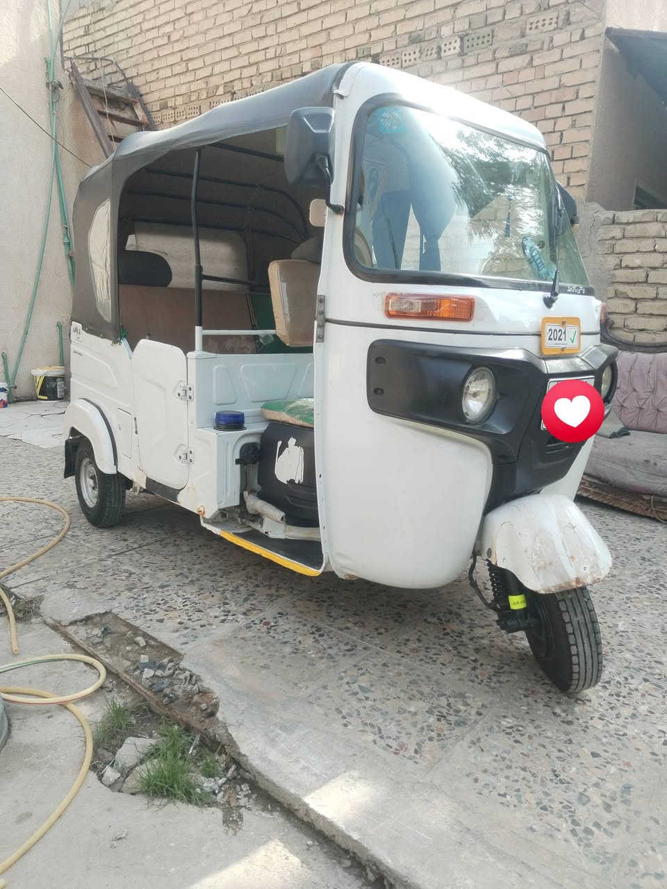 سلام عليكم تكتك مديل 2021 شهر 11طالعه بل2022 تكتك بسمي تحويل ثاني يوم هسئ جديده رقم نكليزي مكينه مكفوله بيهه طخه بل بك لايت بس تخم تاير جديد صالي سبوع من شديته مكاني المحموديه رقم ***********  السعر7750وبيهه مجال
