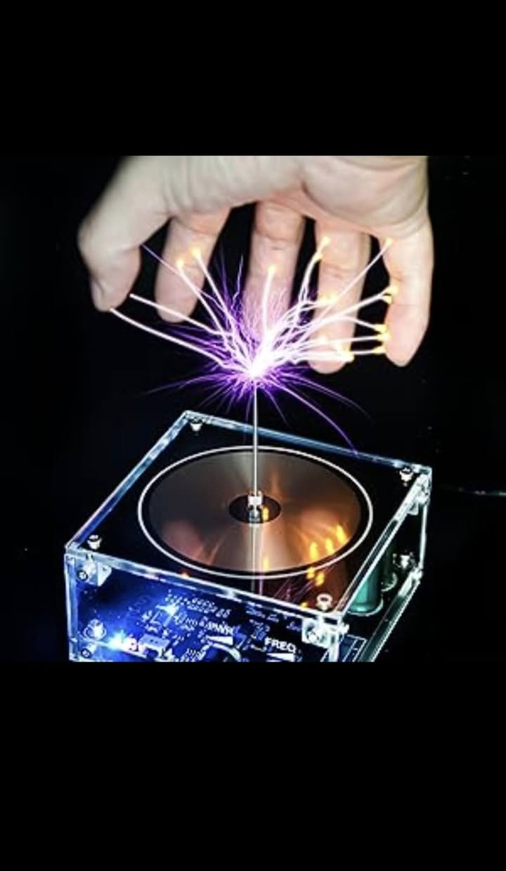 سلام عليكم ورحمة وبركاتة 
اسعد الله ايامكم وتقبل صيامكم اعادة الله علينا وعليكم بل الخير 

هذا المنتج هو مكبر صوت موسيقي يعمل بملف تسلا (Tesla Coil Bluetooth Speaker)، وهو جهاز تعليمي وتجريبي ينتج قوسًا بلازميًا يولد الصوت.
الوظيفة: يولد الجهاز قوسًا كهربائيًا مرئيًا (صاعقة صغيرة) ويقوم بتعديل تردده لإنتاج الصوت عند توصيله عبر البلوتوث. 
المميزات: يمكنه إضاءة المصابيح الغازية (مثل مصابيح النيون) لاسلكيًا عند تقريبها منه، ويدعم الاتصال اللاسلكي لتشغيل الموسيقى. 
الأمان: القوس الكهربائي آمن للمس في وضع التردد المنخفض، ولكنه قد يولد حرارة. 
المواصفات التقنية: يتميز بلوحة دارة مطبوعة (PCB) عالية الجودة، ويمكنه إنتاج قوس يصل طوله إلى 10 سم.


**إذا كنت صاحب هذا الإعلان وتريد حذفه لأي سبب، رجاءا أرسل رسالة إلى الدعم الفني**