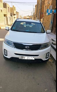 كيا سورنتو ٢٠١٤ ابيض عماني فوريل ٦سلندر ٧راكب ٣قطع تبريد للاستفسار الا...