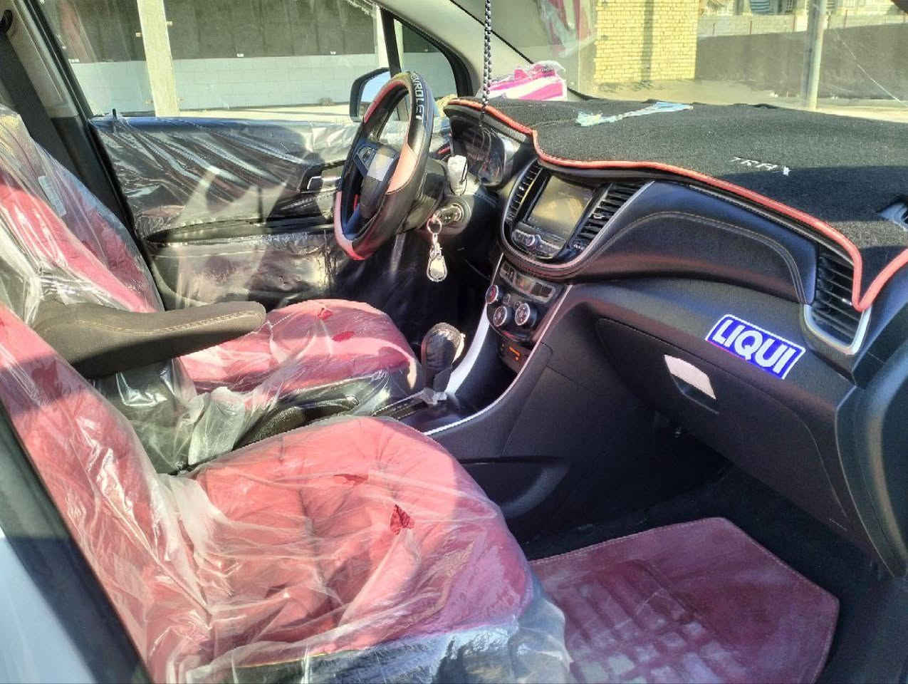 السلام عليكم 
سيارة شوفر ليت تراكس موديل ٢٠٢٠
معوقين رقم مثنى وكالة عامة نظيفة 
حادث خلفي فقط موجود صور وسونار مكانها البصرة 
السعر ١١٠ الاتصال على الرقم ***********
