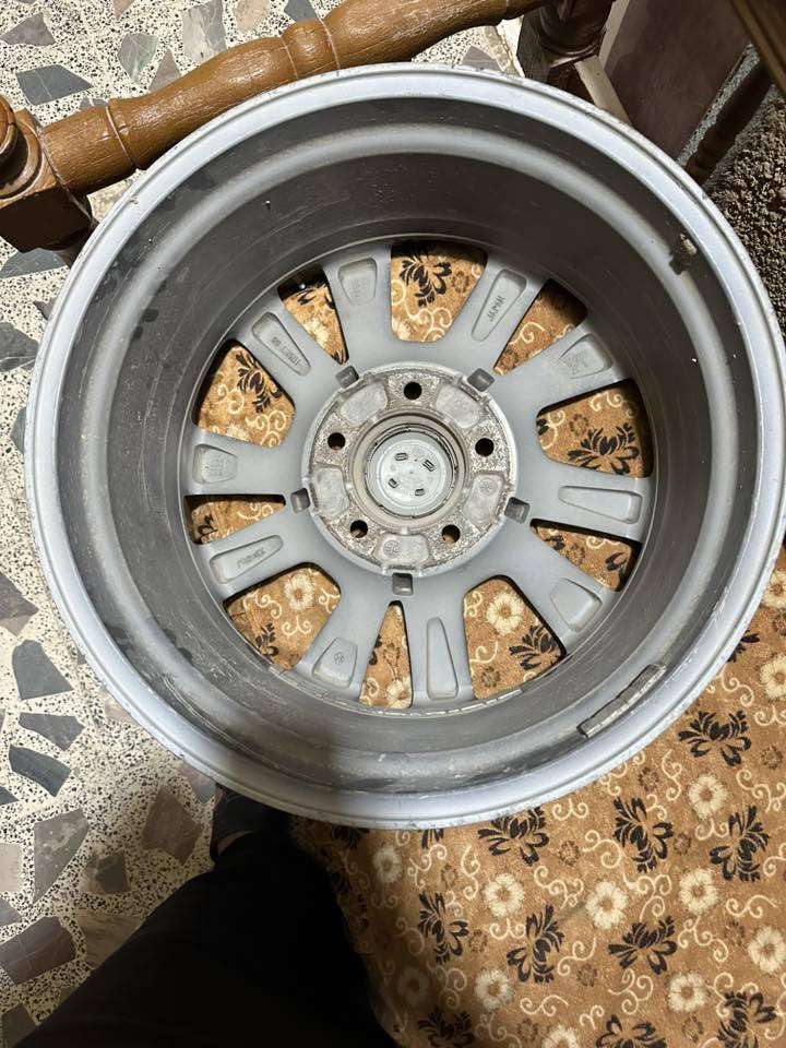 ويلات لاندكروز ياباني اصلي
حجم ٢٠ موديل ٢١ 
عدد ٤
***********
