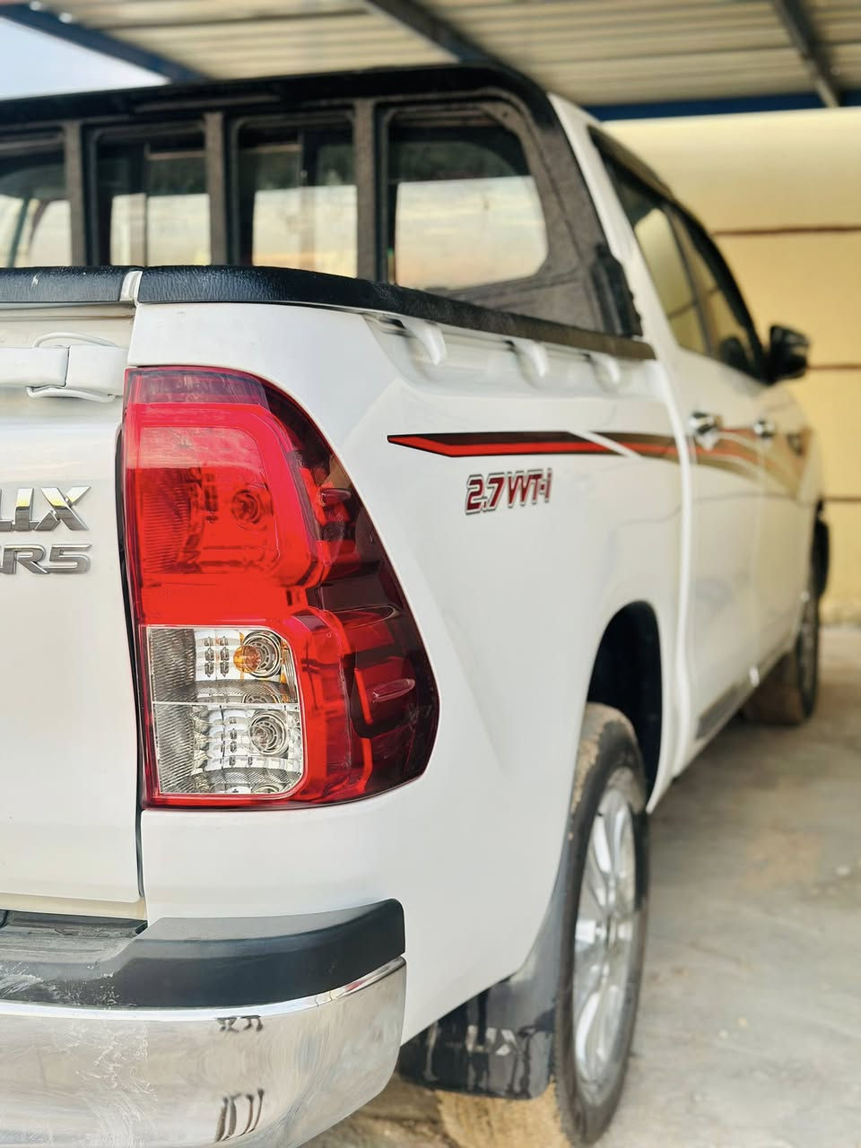 سلام عليكم هايلوكس2025 ساز فول مواصفات كفاله عامه رقم جديد بصره بسمي سنويه 2030 ماشيه 20الف المكان بصره الزبير السعر 318وبيه مجال للطيبين رقم لاستفسار ***********
