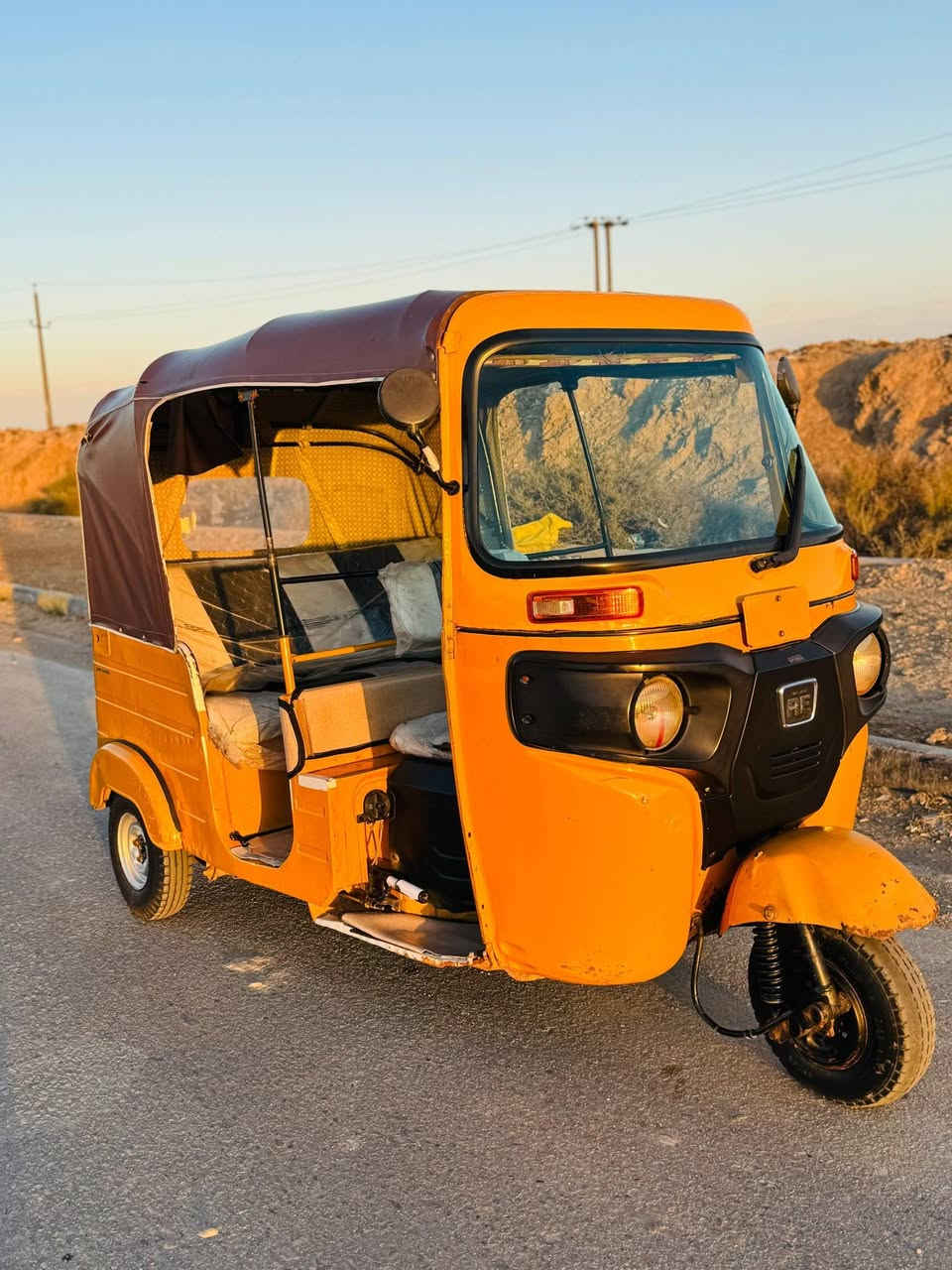 سلام عليكم تكتك عشرين للبيع  شهر سابع وكيله شاكر تكتك وراق مامرقم بيه ضربه بل لغد اليسر والغد ثاني بيه ضربه شبر تقريبن وستوني ذابله گلجات ودبلالت سعر 5000وثمنميه مكاني المجر الكبير فيس ماتواصل هاذ رقمي ***********
