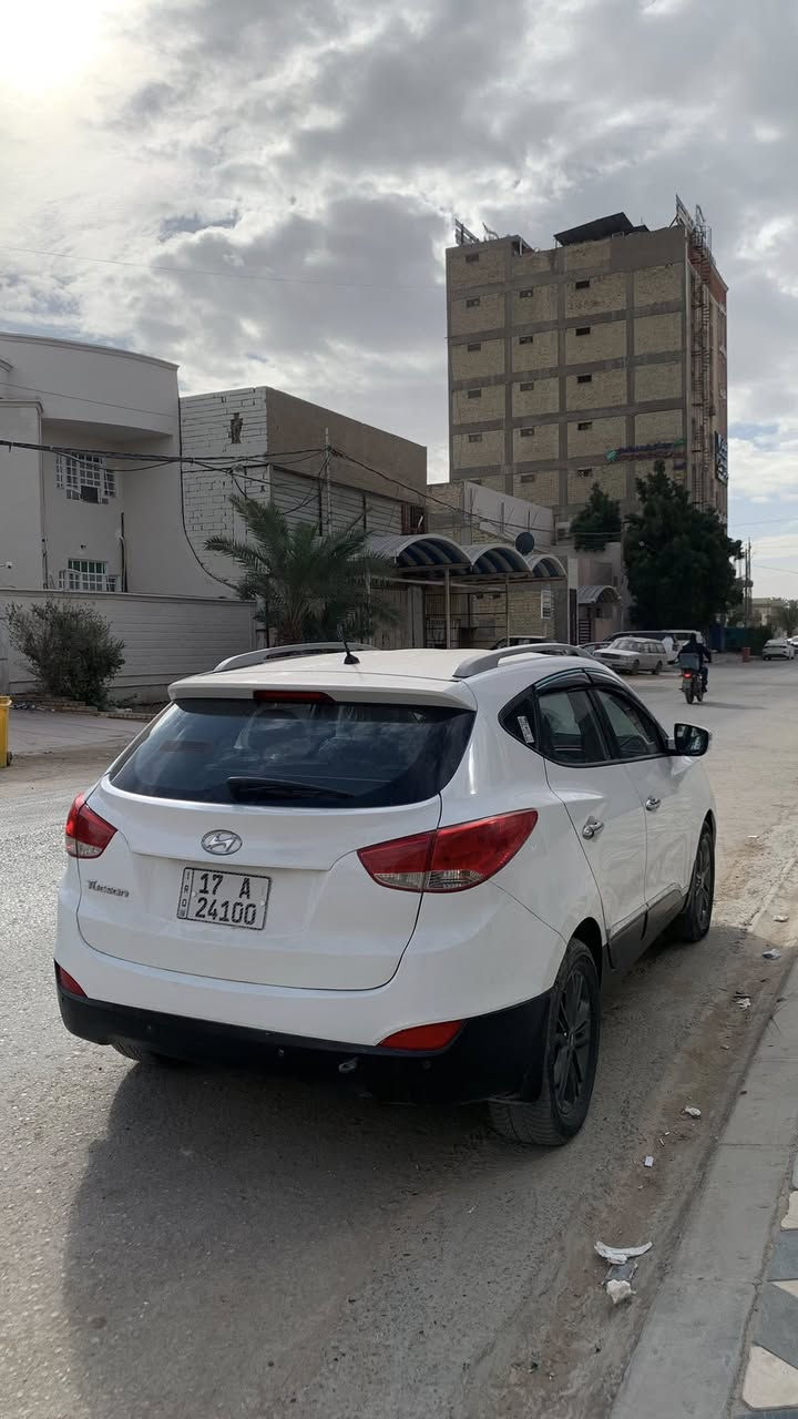 السلام عليكم ورحمة الله وبركاته
توسان موديل 2016 خليجي رقم مثنى الدولي (باسمي شخصياً ) (هزه ماساقطه وسنوية لل28 يعني تحول مباشر باسمك باي محافظة تعجبك ) 
مواصفات
حساس خلفي
تحكم ستيرن جهتين 
منظومة زنون هالوجين الاصلي 
تبريد قطعتين 

السياره بيهه صبغ بخشم البنيد بدون داخل وبيهه صبغ بقبق الجنطة جوه الرقم الباقي كفاله 
السياره جاهزه مكينه وكير وحدادية وتبريد (السعر 142) بي مجال قليل كلش 
مكاني النجف الاشرف 
***********
