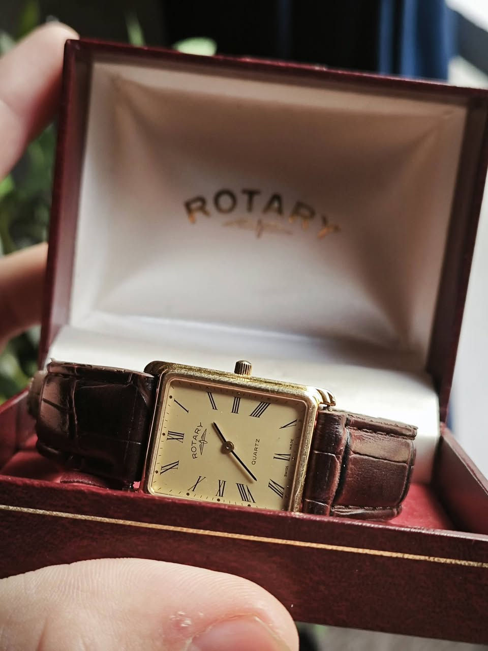 السلام عليكم
ساعة روتري سويسري قديم 
أنتاج سبعينات 
الساعة قشطه
قطر رسمي 
الساعة مخزنه 
الساعة ميلين 
العلبة الأصلية 
الساعة بطارية 
الساعة تلبيس ذهب 
السعر 125 الف وبيها مجال للشراي 
للتواصل واتساب أو الاتصال على الرقم 
***********
