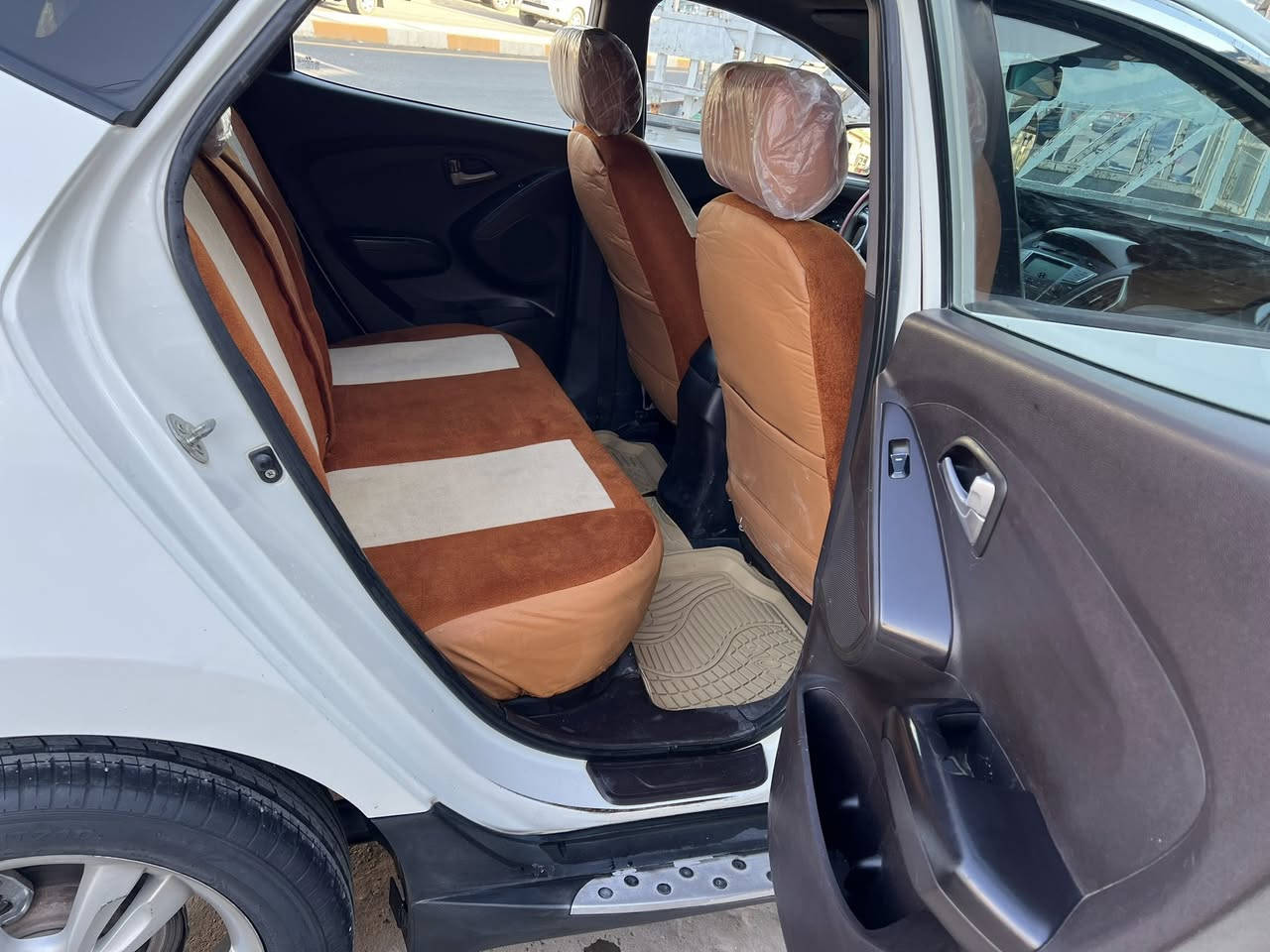 السلام عليكم

توكسان ٢٠١١  خليجي بانوراما كلين بدون صبغ بيها مكانين او ثلاث بارد محرك وكير شرط تايرات البارحه شديتهن صدر نص عمر تحويل مباشر مراوس بكورلا او كيا حمل السعر ١٣٥ وبيها مجال/ ***********   مكاني الشرقاط اسديره
