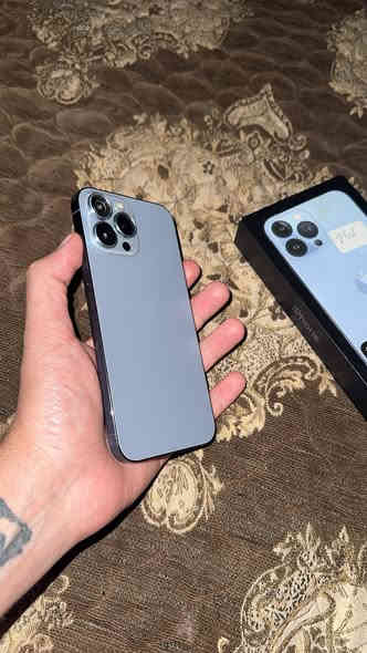 سلام عليكم.  ايفون 13 برو ماكس 256 ماستر. كارتونه كامله بطاريته 82. 
الشاشه بيه خط وتشكل. ول جامه مال كامره الخلفيه مكسوره. قيمه بل يرضي الله. وخلي سعر
