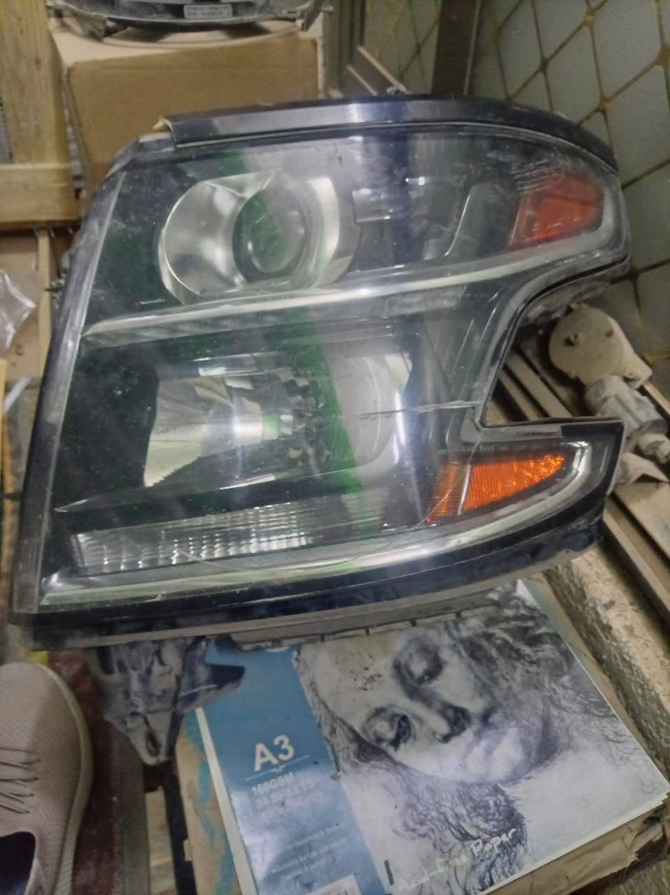 زوج لايتات تاهو موديل 2018 
نضيفات 
سعرهن 200 الف 
عنواني واسط الكوت 
للاستفسار الاتصال على رقم 
***********
