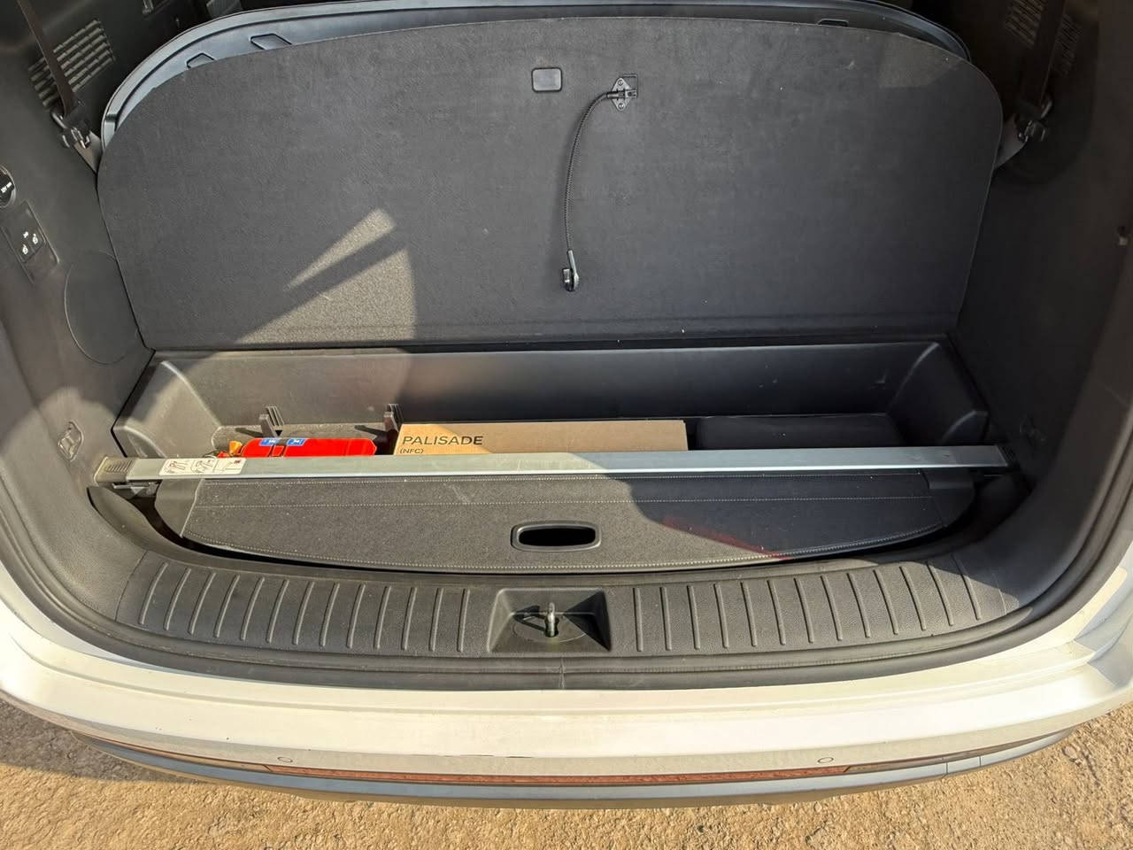 السلام عليكم سيارة هيونداي باليسيد خليجية موديل 2023 لون ابيض ماشيه 19 الف السيارة فول مواصفات  
بصمة تشغيل 
تشغيل عن بعد
بصمة ابواب
تقديم وترجيع بالبصمة
كاميرات محيطية 360 درجة
داش كام امامي 
جنطة كهربائية ذكية 
كشنات جلد
كشنات vip
3قطع تبريد
 محرك ستة سلندر 3800
كشنات تدفئة وتبريد 
كشن السائق كهرباء
الشاشة معربة برامج بالشاشة اصلية
تحديد مسار
اطفاء ذاتي
سايد بريك بصمة 
مانع انزلاق
اوتو هولد
شفتات استيرن
حساسات امامية وخلفية
شاشة ديجتال 
عداد الاكتروني
كامرات اشارة بالدشبول 
شاحن لاسلكي
اشارات بالمري
مري قلابة
انارة ترحيب
دخول ذكي
مخارج شحن بالكشنات
وضعيات قيادة متعددة 
وبعد هوايه مواصفات مكاني بغداد /البلديات السعر المطلوب 33 الف وبيها مجال***********
السيارة كفالة عامة من اي حادث فقط بخة بالبنيد بدون تبديل او حادث نتيجة شخط تخريب والصبغ بـكوريا وليس في العراق
