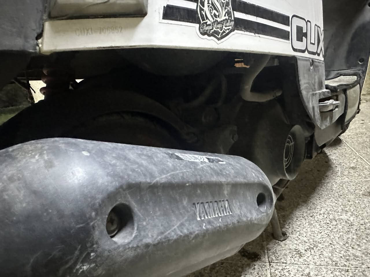 السلام عليكم للبيع بوليس ختم واحد ويا المكينة جيب ٢٠ الف فيتر وتعال افحص كفر ختم واحد اصلي
كيلو متر العداد اصلي كابريتر اصلي كله اصلي وبلادي 
لايت زنون اشاير شغالة دراجه على وضع البلاد ✈️
المكان بغداد البلديات ***********السعر 750 الف وبيه مجال حك الجية
