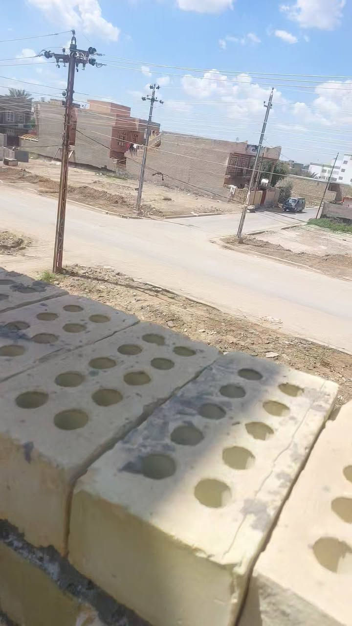 أللهم صل على محمد وعلى آل محمد 
توفر هيكل للبيع موقع قضاء الطارمية حي القادسية الثانية 
ثاني قطعة عن شارع الظباط قطعة ركن بصف ركن هيكل 
مساحة ١١٠م وجة ٥.٥٠ نزال ٢٠ يرهم بيع يرهم مرواس 
سعرة هيكل ٧٢ مليون تريد تسليم مفتاح اسلمك مفتاح ٨٨ مليون 
للإستفسار الاتصال او مراسلة واتساب حياكم الله 
***********. علي المشهداني 
***********. علي المشهداني...
