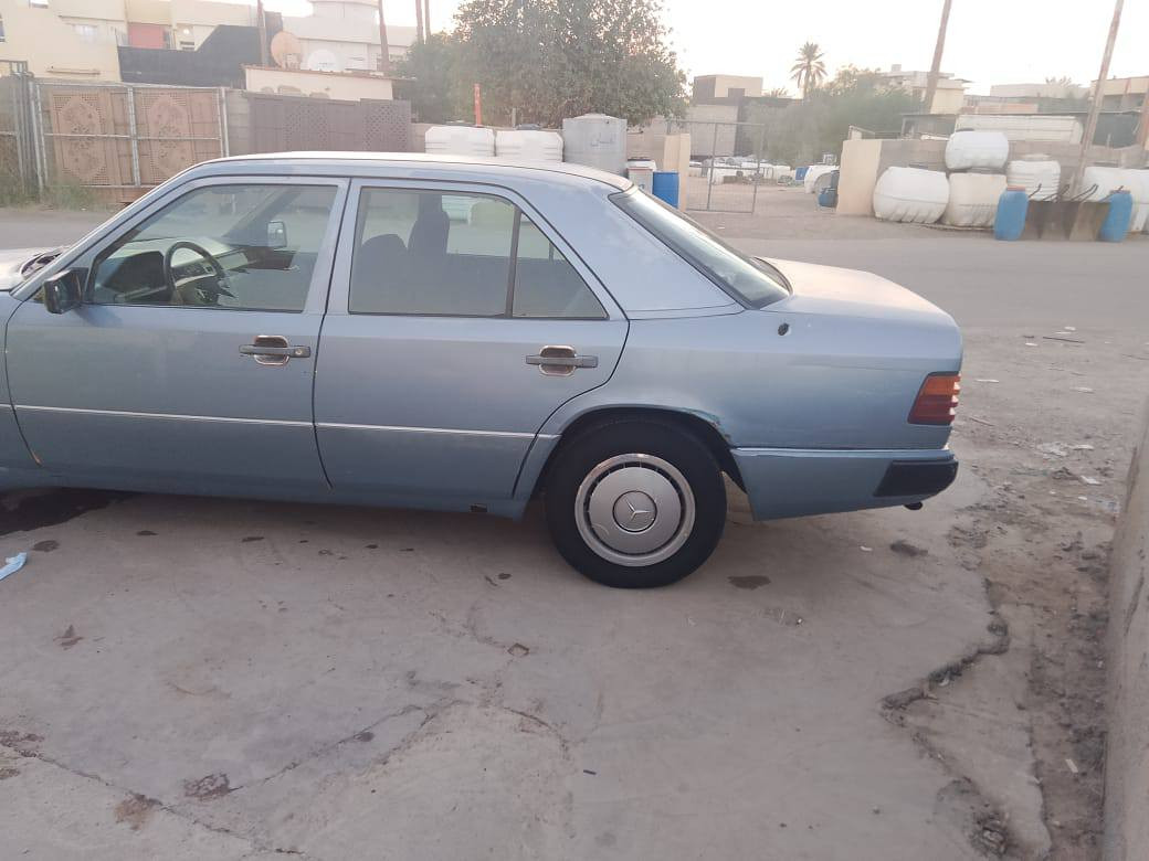 مكلف بالنشر
يالله/ مرسيدس دب ٣٠٠مودي ٨٩
محرك في في تي 
تبريد شغال 
قواعد دبلات بلادية بدون دعمة طخة بسيطة بين البابين 
بيها خياسات من جوة يرادلهن تعمير رقم انكليزي
السعر 48بيهه مجال 
***********
