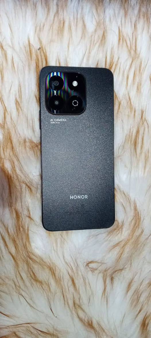 هونر x6b جهاز نضيف
ذاكره 128. رام 6

السعر خاص او اتصل ***********
