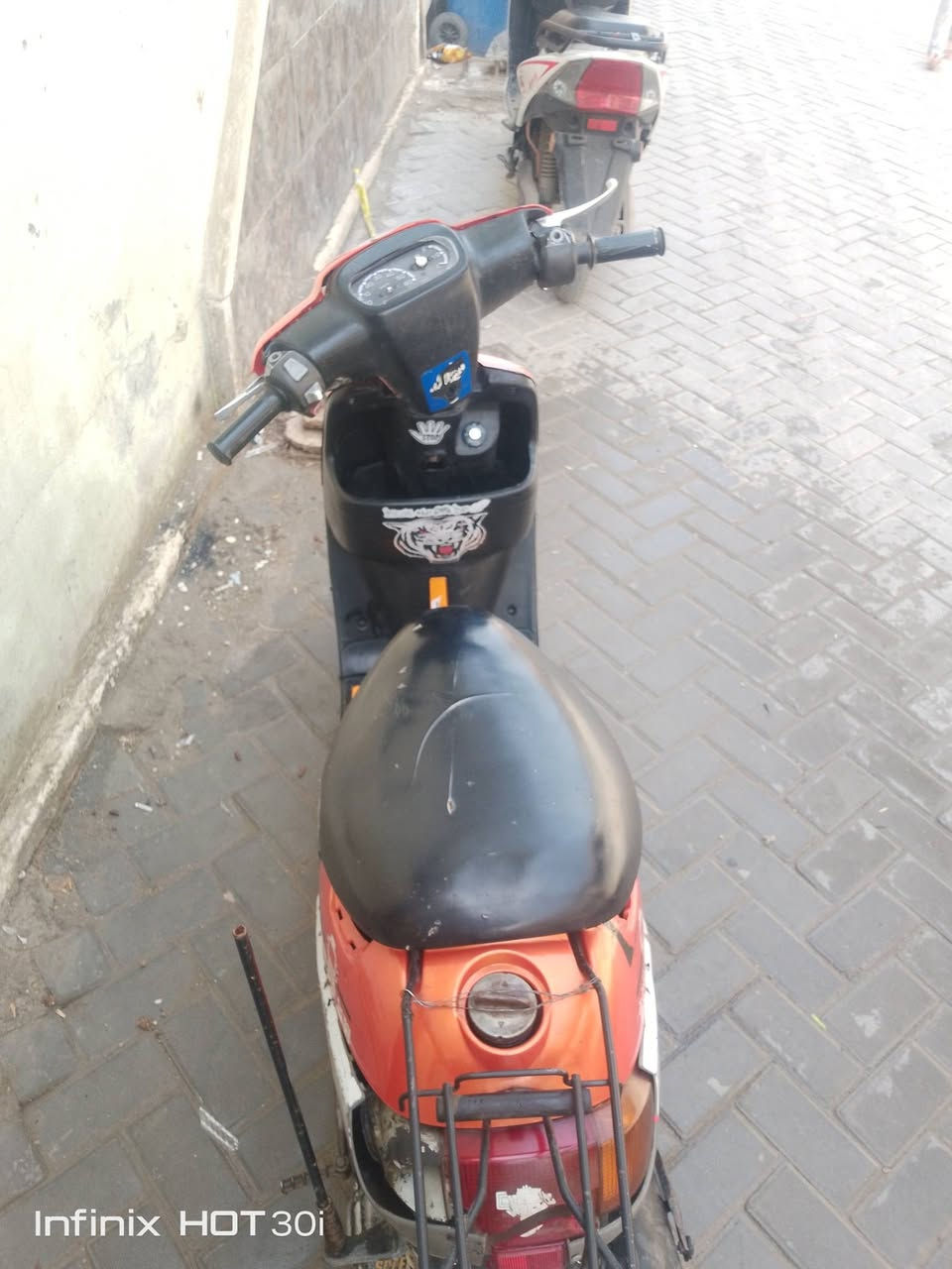 سلام عليكم عندي دراجه للبيع بطه دراجة نضيفه وحلوة كما موضح في الصورة تشتغل هندر واحد سرعتهه 60السعر 190وبيهه مجال هذا رقمي متواجد عل واتساب وراسلني وتدلل ***********
