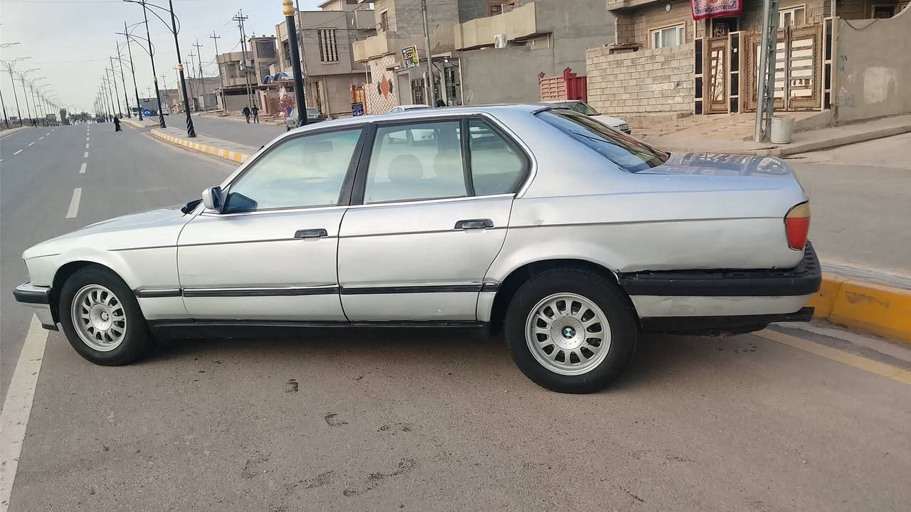 السلام عليكم اخوان عدنه هاي السيارا بي ام حجم 735 اصل سياره محور 8 سلندر سياره كير  محرك شرط السعر 30 بي مجال مكان موصل 🫡 ***********
