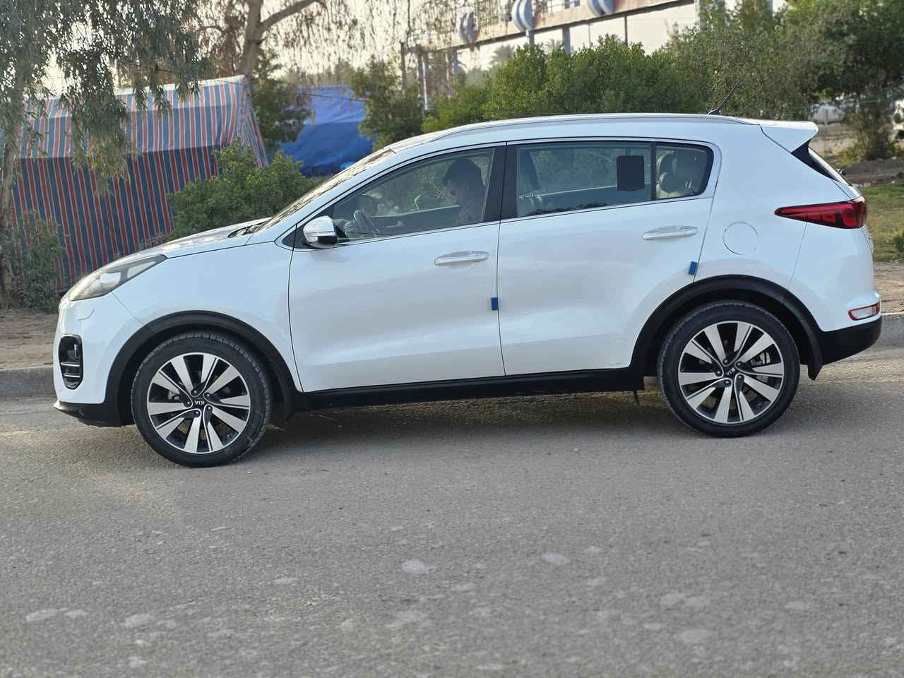 سلام وعليكم 
سبورتج2019خليجي رقم بغداد الجديد بسمي هزة وسنوية كلة جديد محرك2000دوش كير ومكينة كلة بلادي بوضع الشركة ماشية105حقيقي السيارة كفالة صبغ وتبديل وبيهة بعض الملاحضات البسيطة مال عمرهة بيهة بارد بل جاملغ وبل باب بسيطات جدا وحلوات
السعر187وبيهة مجال 
مكان السيا ة بغداد المحمودية
اي ستفسار***********
