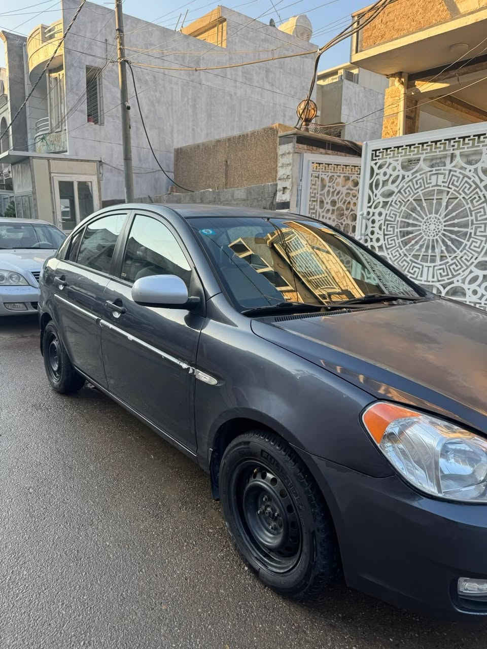 هونداي اكسنت موديل 2007رقم بغداد بأسمي كفالة عامة السعر 88وبيها مجال للشراي مكاني واسط مركز المدينة ***********
