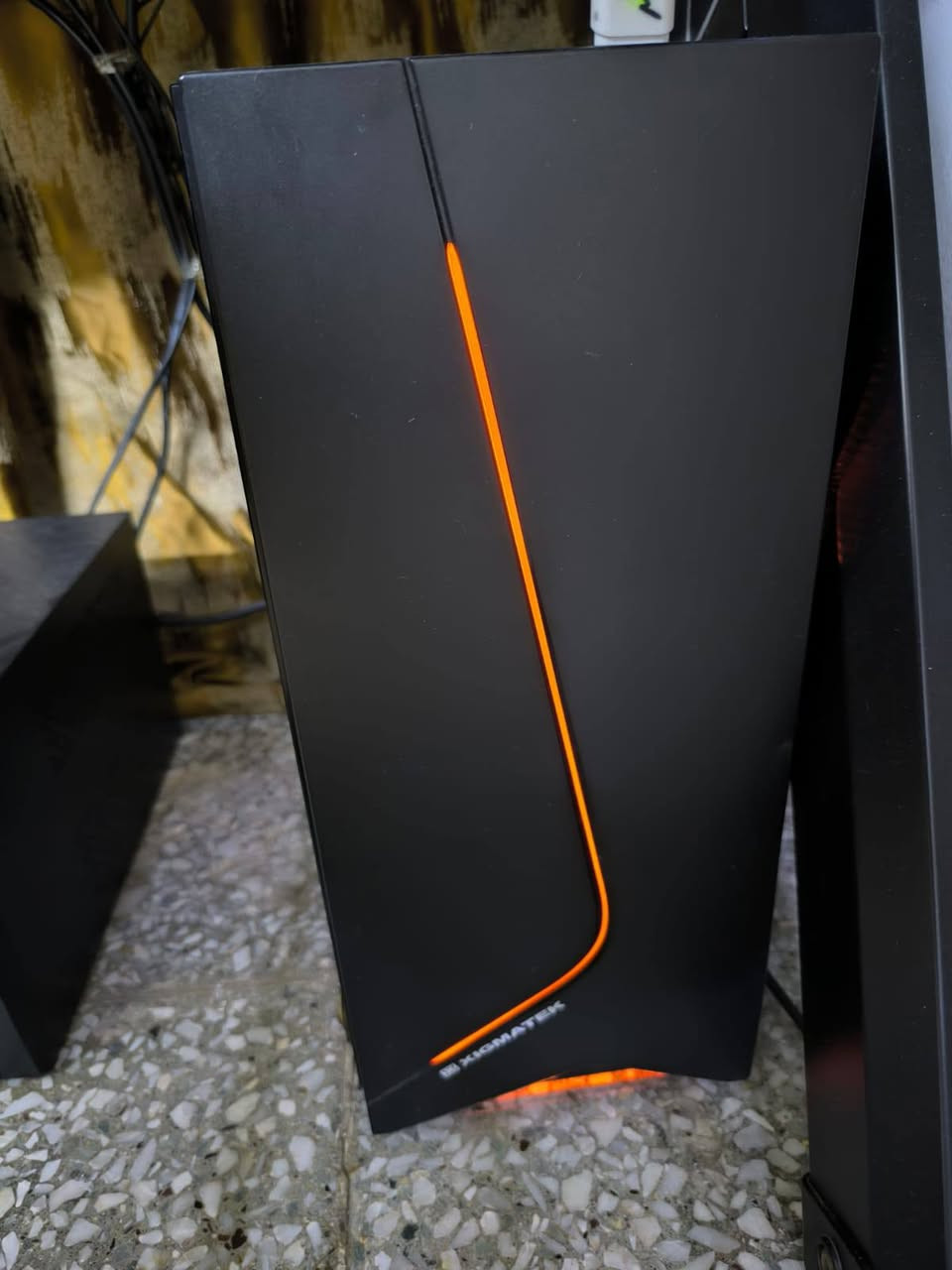 ‏🔥 كيس ألعاب قوي للبيع 🔥
‏
‏💻 المواصفات:
‏✔️ المعالج: Intel Core i7 الجيل التاسع
‏✔️ المذربورد: ASRock H310CM-HDV/M.2
‏✔️ كرت الشاشة: RTX 2060 6GB (نسخة OC)
‏✔️ الرام: 16GB DDR4 بتردد 3200
‏✔️ التخزين: SSD 128GB (سرعة عالية)
‏✔️ هارد إضافي: 1TB HDD
‏✔️ الباور سبلاي: Xigmatek 600W (80 Plus)
‏✔️ يوبيس (UPS): 2000VA ⚡
‏
‏🎮 يشغل أغلب الألعاب الحديثة مثل:
‏PUBG 🔥 Warzone 🔥 GTA V 🔥 Valorant 🔥
‏
‏🚀 أداء قوي + مناسب للألعاب والبث والتصميم
‏💯 نظيف وجاهز للاستخدام
‏
‏📍 الموقع: بغداد
‏💰 السعر: 700
‏وبيهة مجال
‏***********
