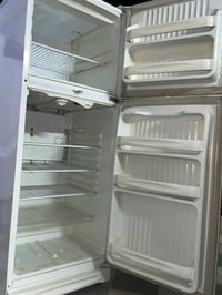ثلاجة حجم 18 قدم نوع كونكورد نضيفة شغالة مابيها اي عطل السعر 250 07873...