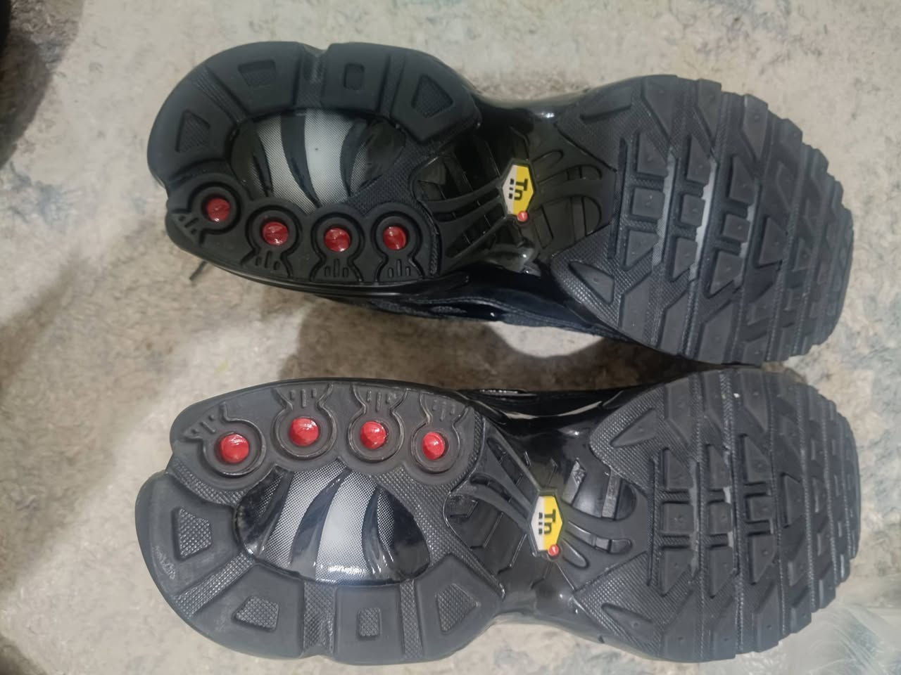 السلام عليكم ورمضان مبارك

حذاء رياضي من Nike Air 🏃‍♂️
اللون: أسود
الحالة: جديد 
مريح ومناسب للمشي والرياضة والاستخدام اليومي.
📍الموقع: أربيل
القياس 44-45
💰السعر: 30 ويا التوصيل


**إذا كنت صاحب هذا الإعلان وتريد حذفه لأي سبب، رجاءا أرسل رسالة إلى الدعم الفني**