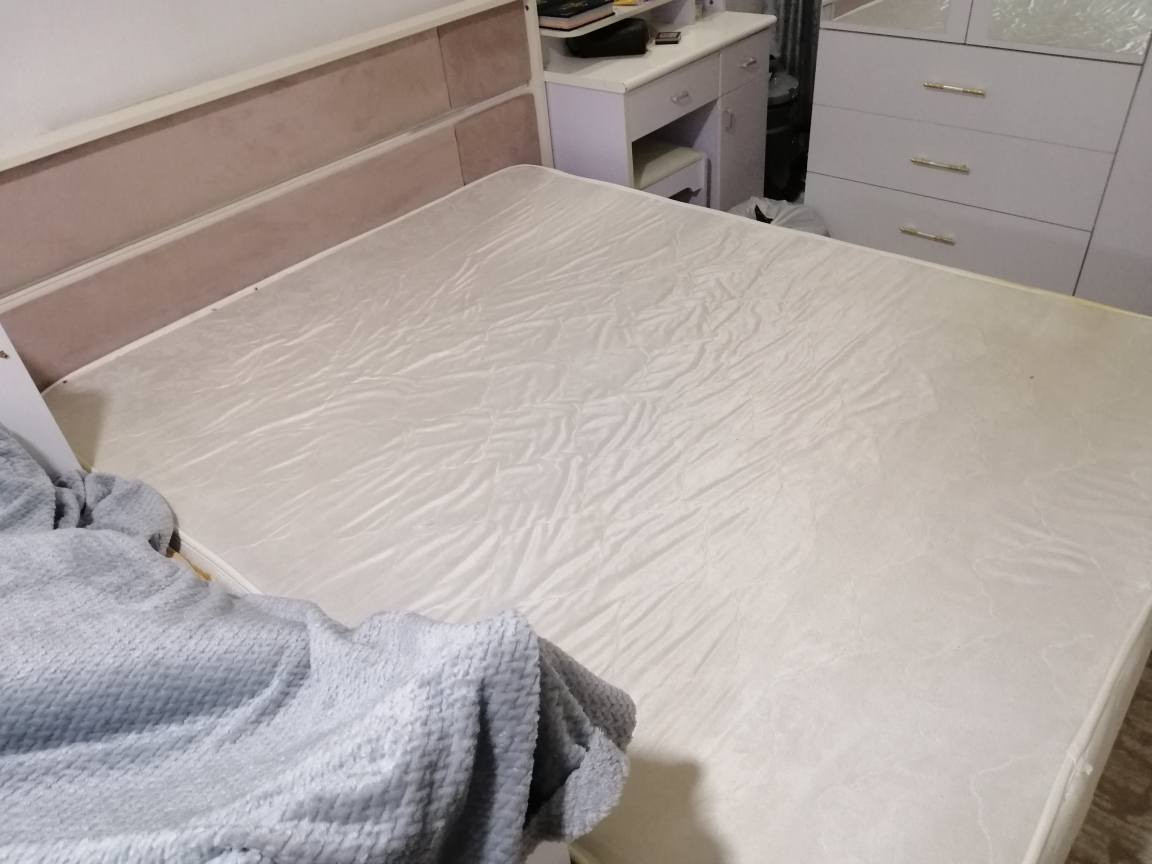 سیسه می دوو نه فه ری به دوشه که وه زور لوک 2 مه تر به 1.80 زور پاک خاوین ژیره که شی ده توانی وه ک مه خزه ن سودی لی وه رگری نرخی 170 هه زار و مه عامه له یه کی که م شوین سلیمانی ***********
*********** السليمانية, العراق
