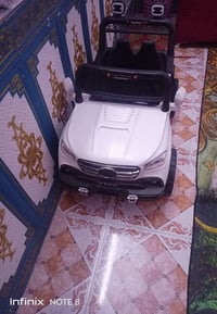 سيارة • شحن جديد • مجال قليل